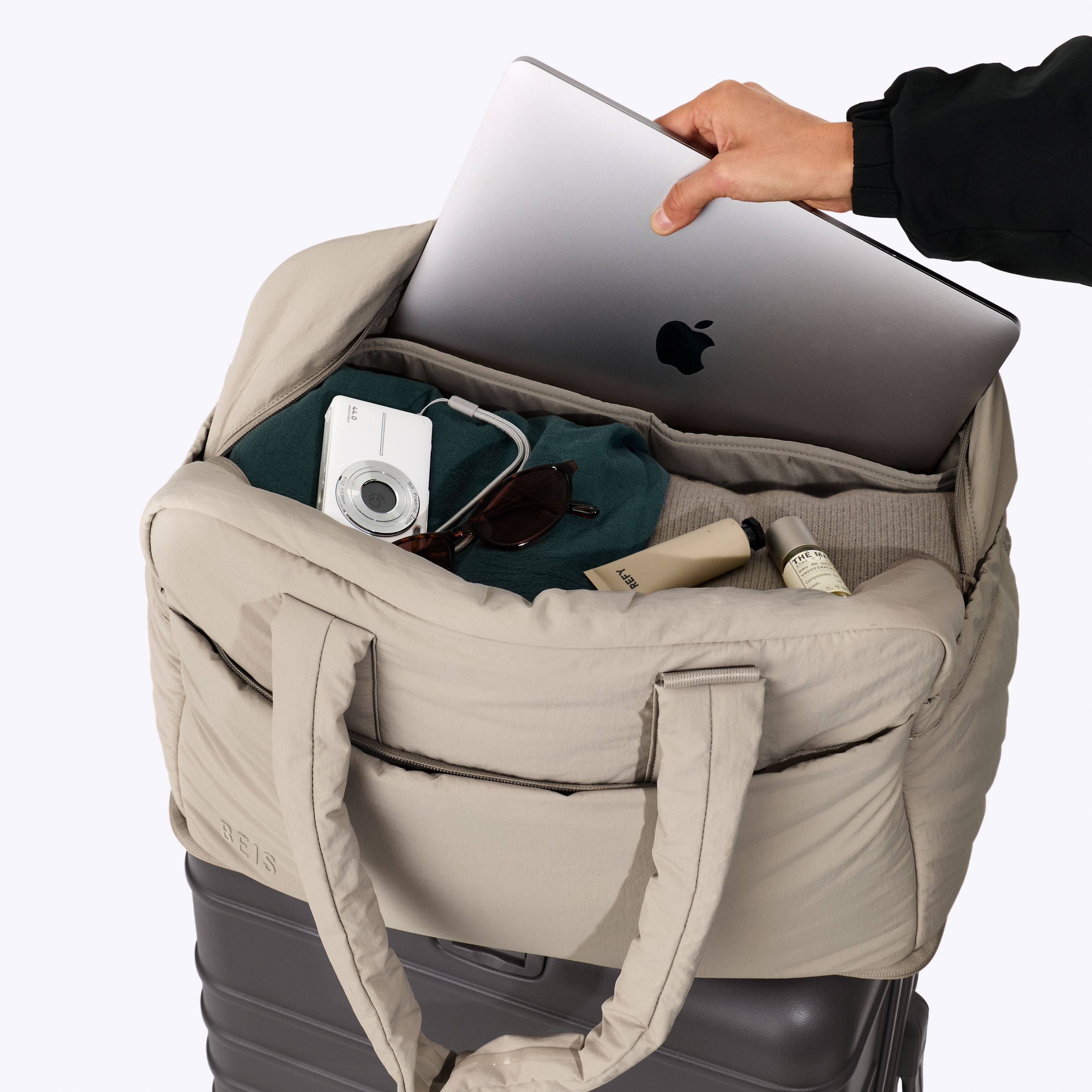 are duffel bags good for traveling Foldable Packable Travel Bags, Black by Tote Bag Factory Found the perfect souvenir but your suitcase is overflowing Duffle Personal Item Guide: Best