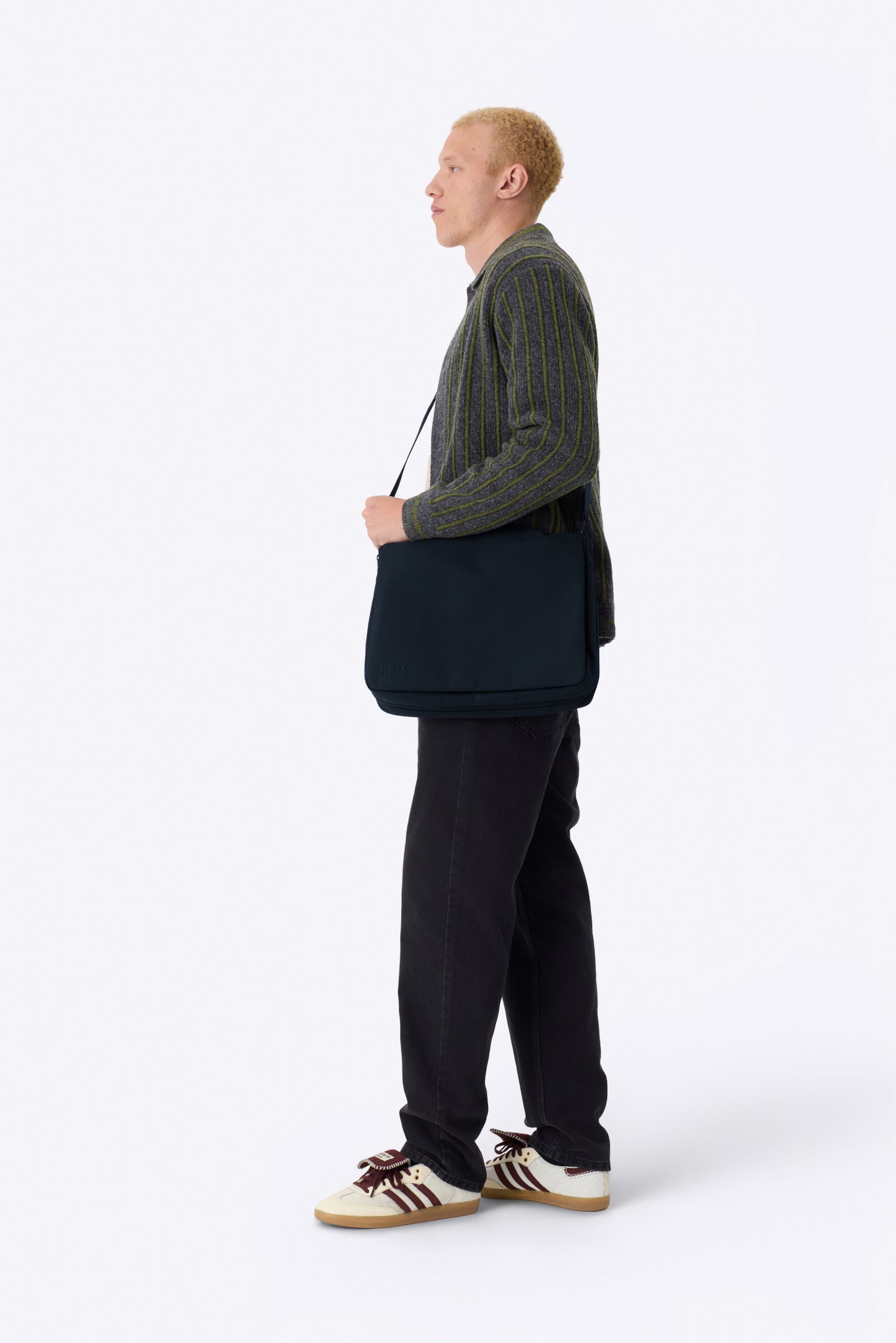 The Expandable Messenger Tote in Navy