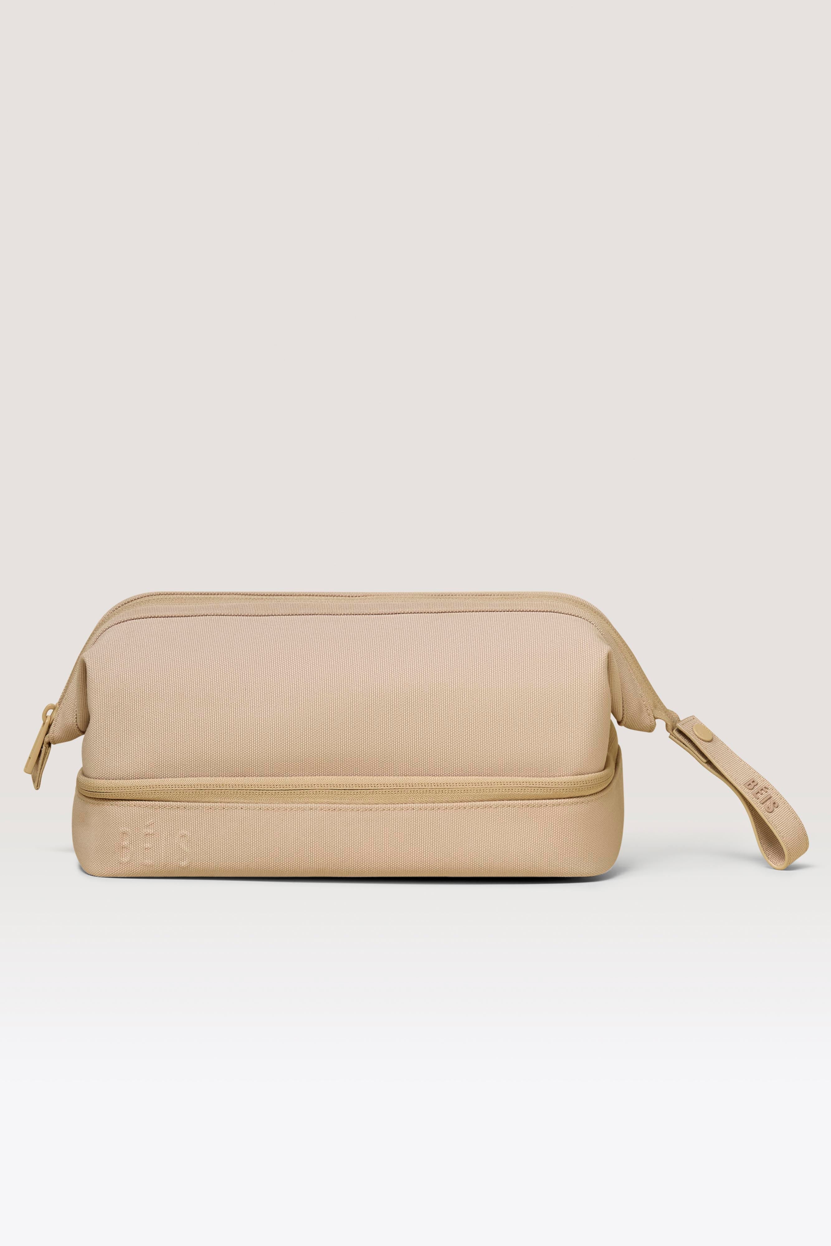 BÉIS ‘The Dopp Kit’ in Beige