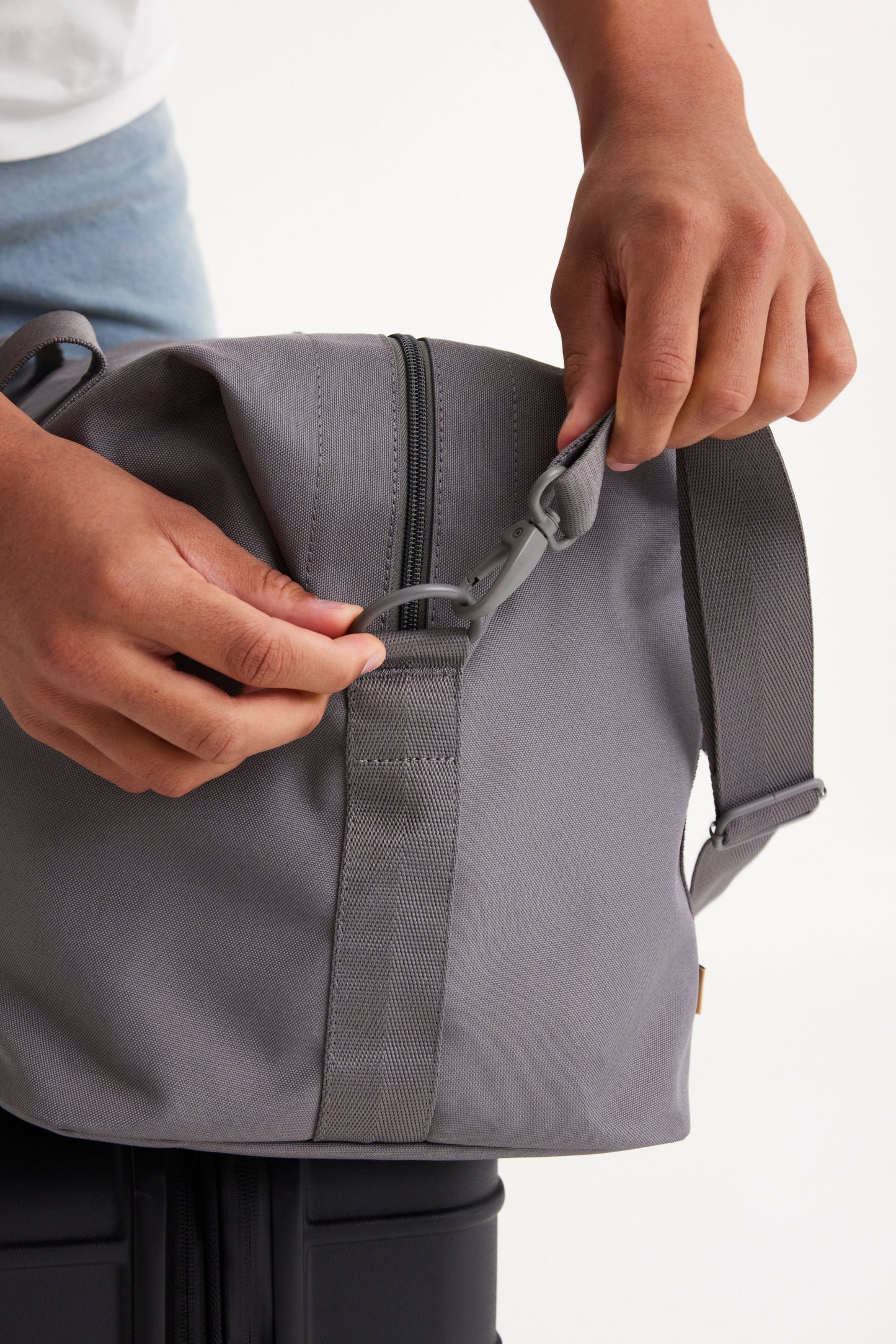 Resale The BÉISics Duffle in Grey
