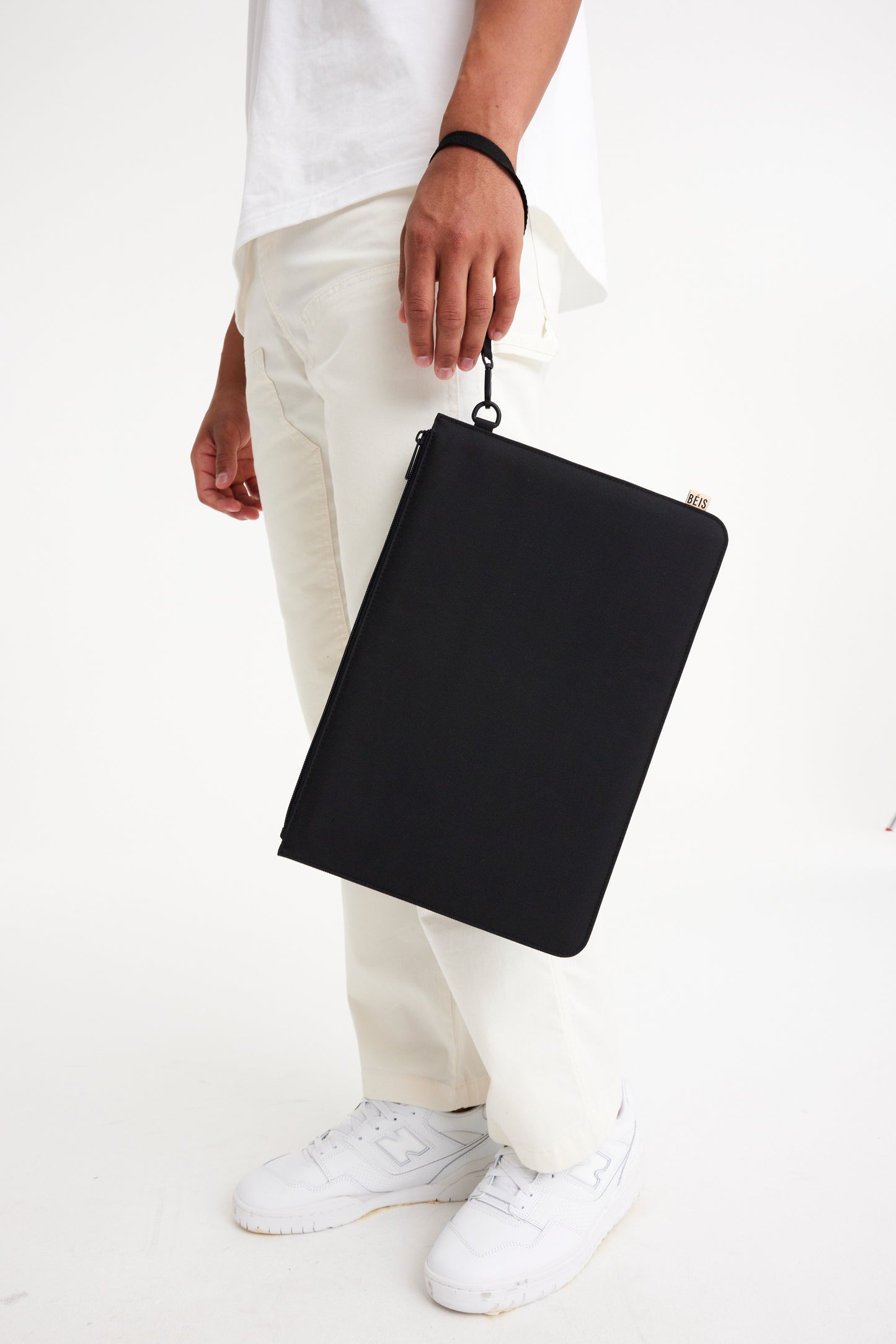 The BÉISics Laptop Pouch in Black