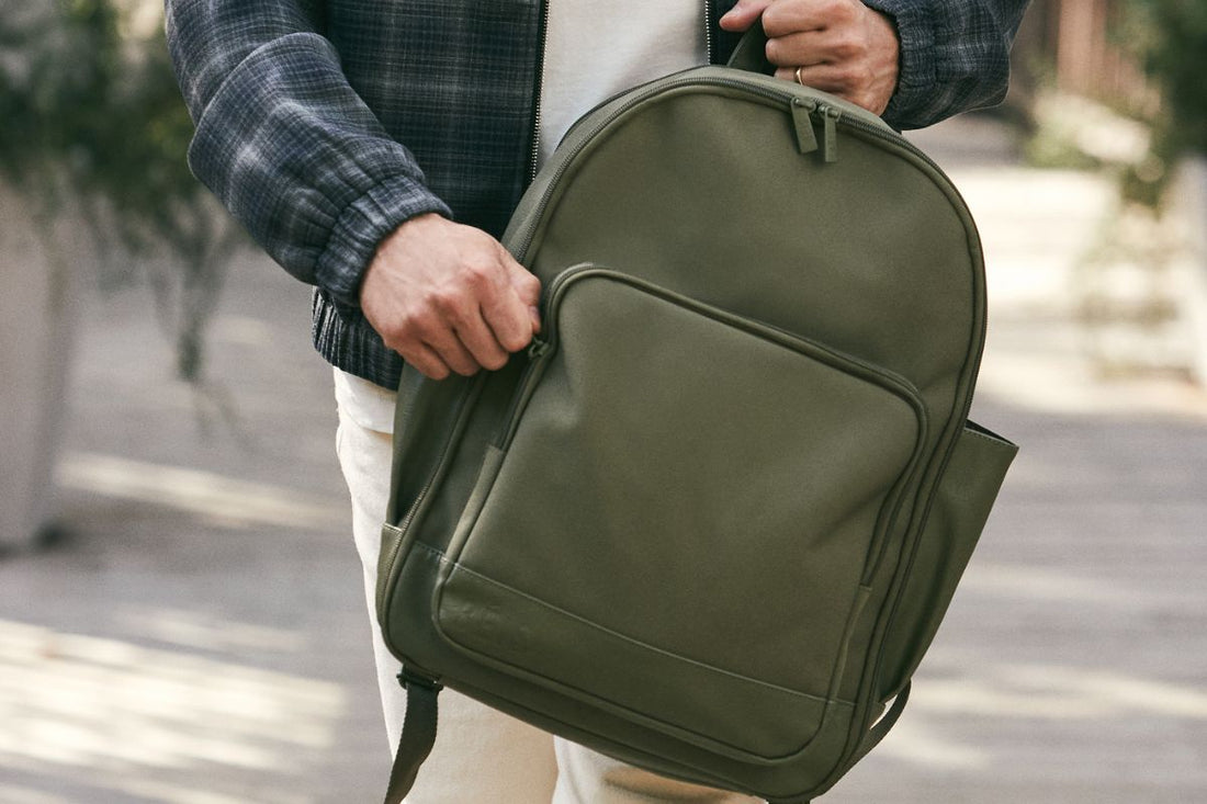 best school and travel backpack Paude for Men Women,17.3 inch Backpack for Teens,Laptop Backpack with USB Charging port for Business College Trip Main compartment / Front pocket / Side water bottle pockets We Tested the Best School