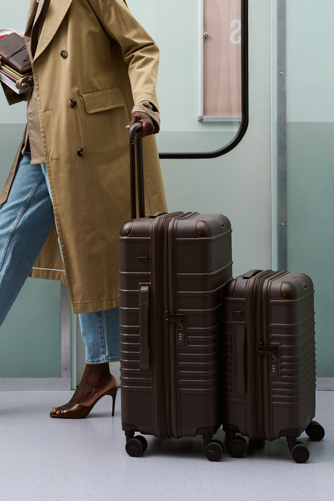 How to Carry Multiple Bags with Connecting Luggage