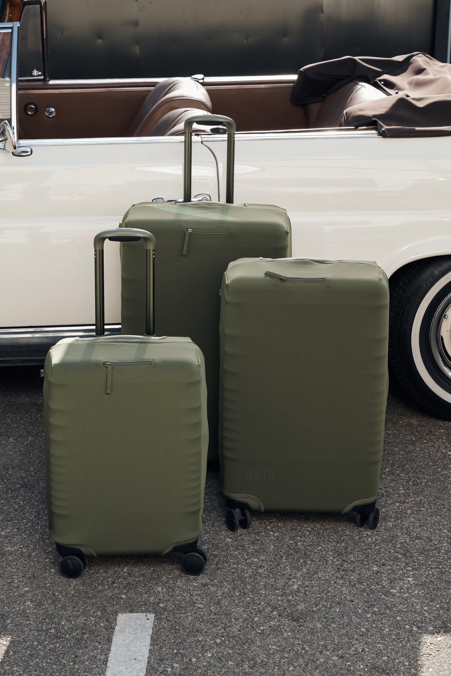 The Medium Check-In Luggage Cover in Olive