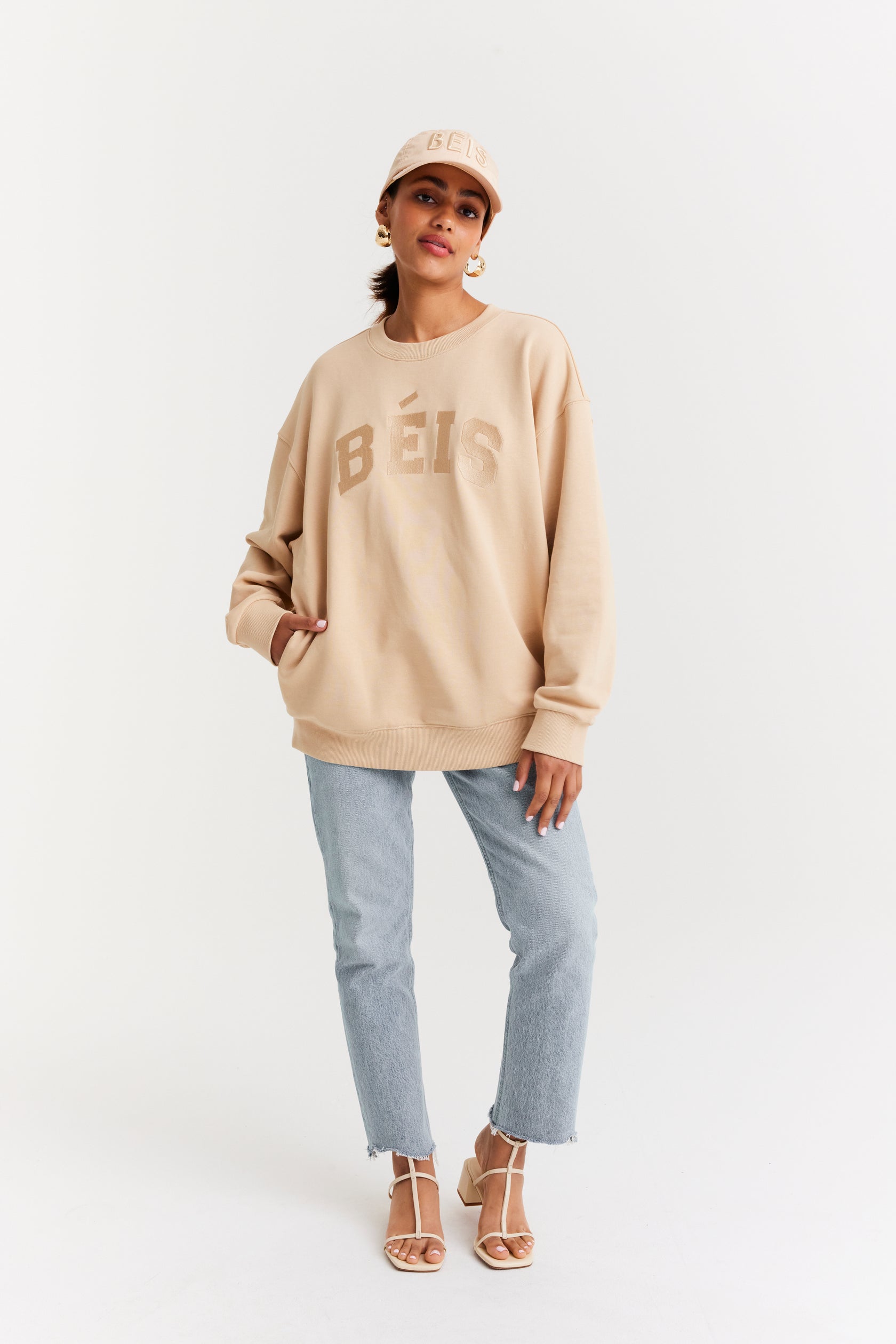 BÉIS 'The Sweatshirt' in Beige - Sweatshirt With Zipper Pockets & Key Leash