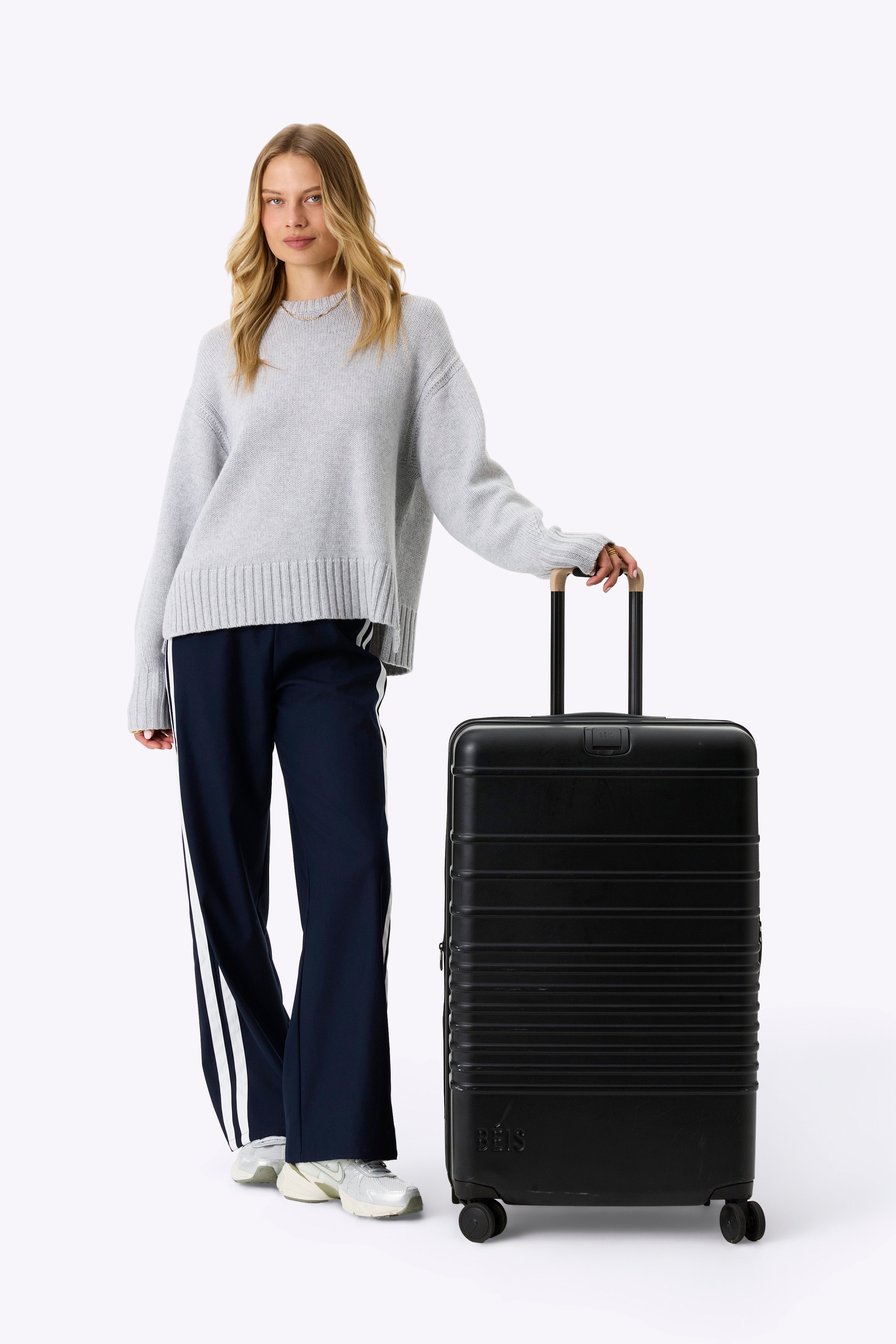 BÉIS 'The Large Check-In Roller' in All Black - 29 inch Large