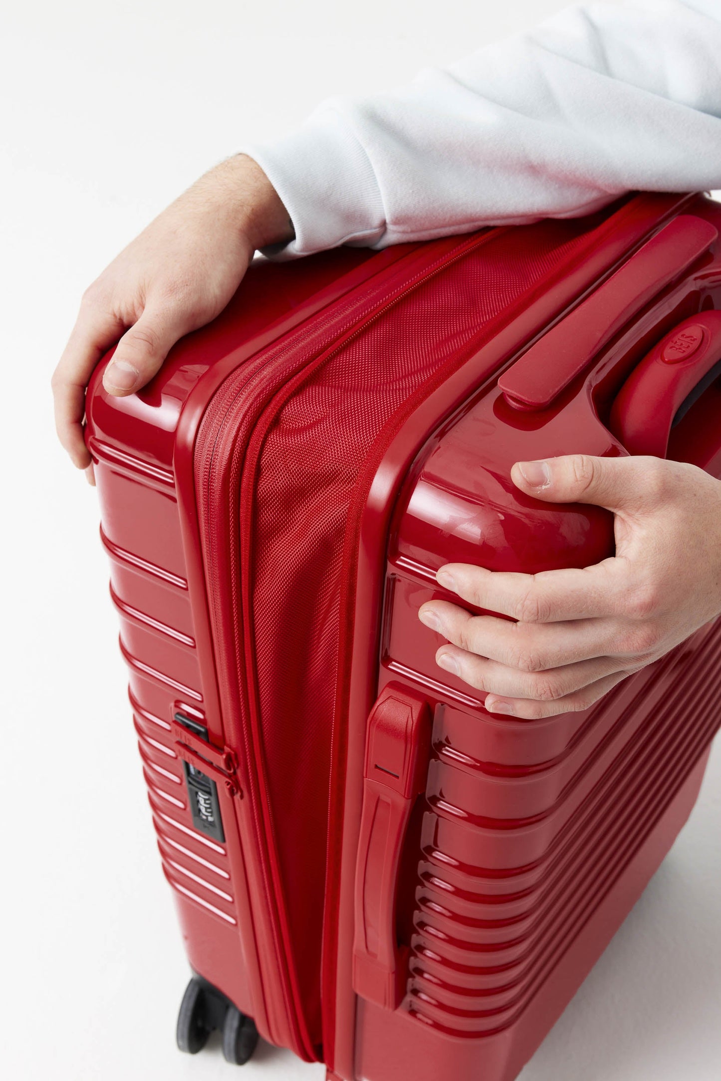 Resale The Carry-On Roller in Text Me Red