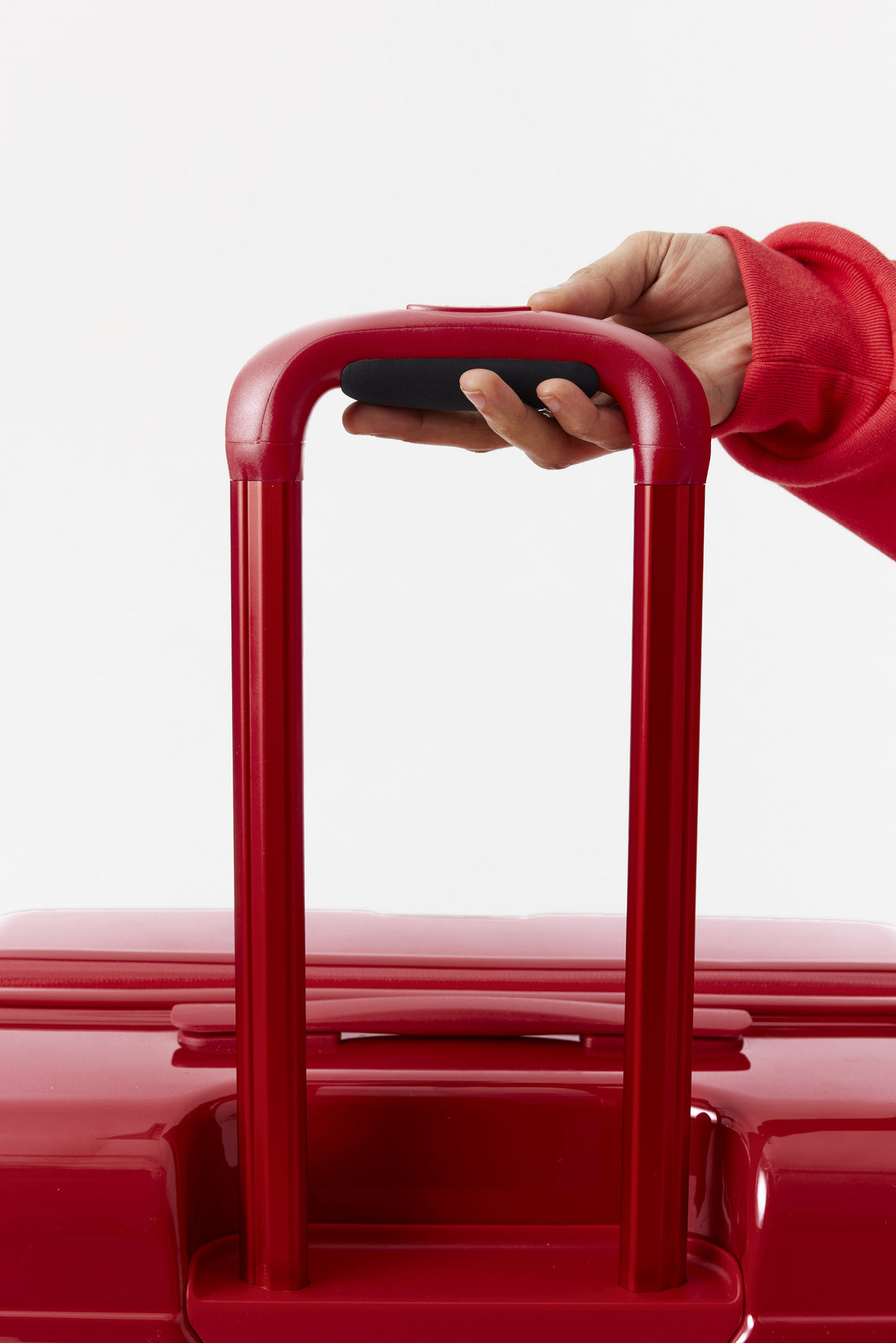 BÉIS x Lonely Ghost 'The Large Check-In Roller' in Text Me Red - Red 29 ...