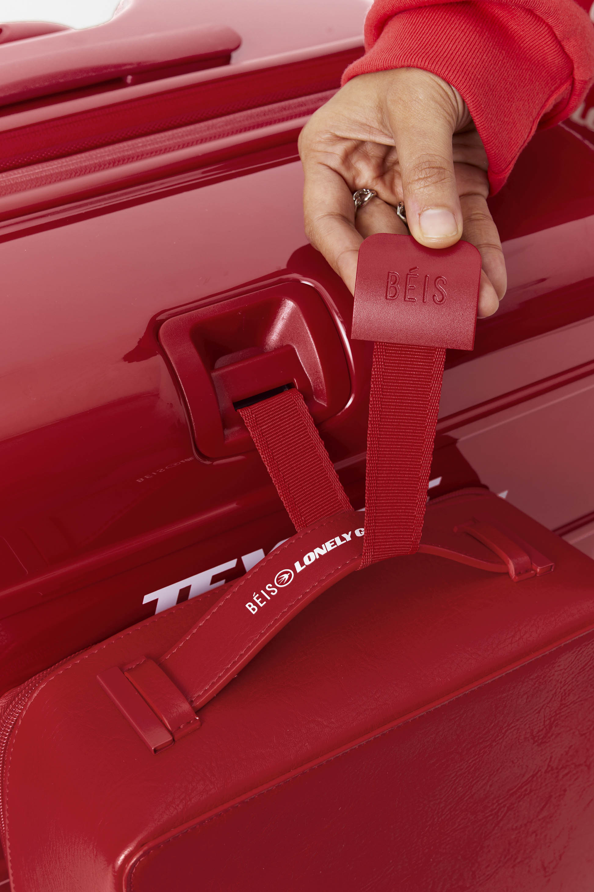 BÉIS x Lonely Ghost 'The Large Check-In Roller' in Text Me Red - Red 29 ...