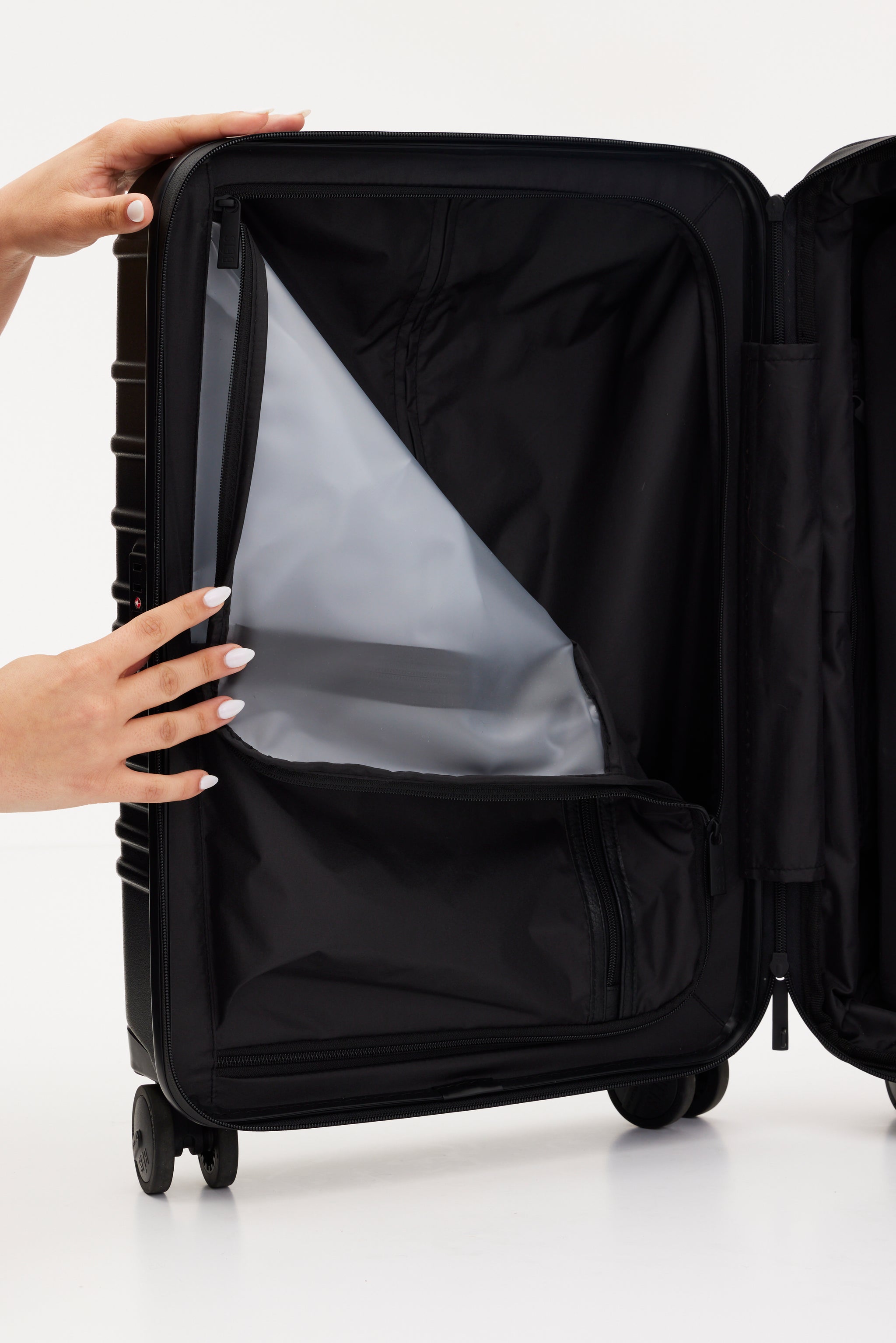 BÉIS 'The Carry-On Roller' in All Black - All Black Carry On Rolling ...