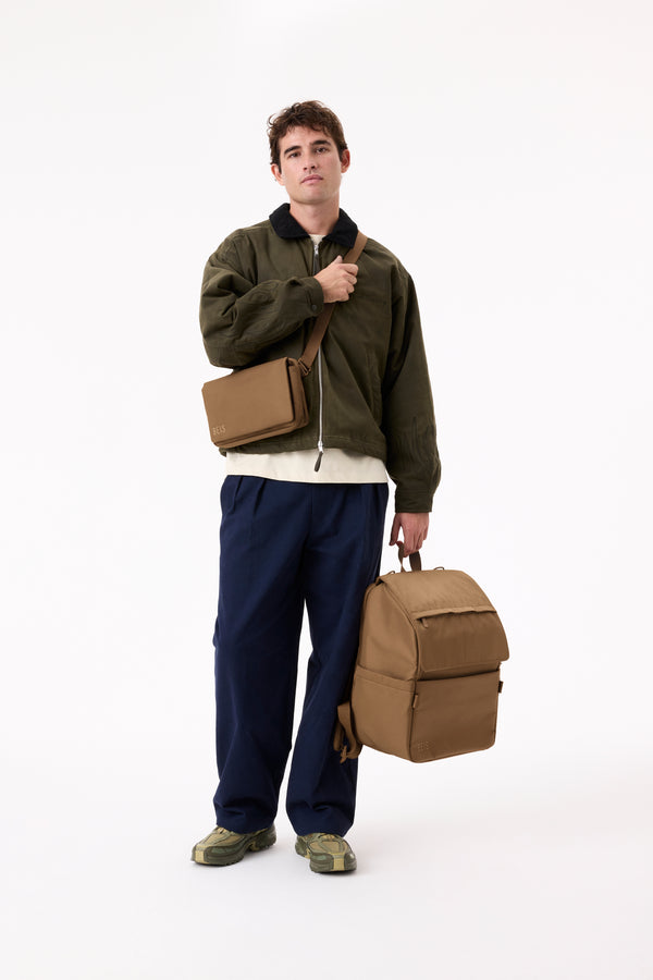BÉIS 'The Ultimate Diaper Backpack' in Camel - Diaper Bag Backpack in Camel Brown