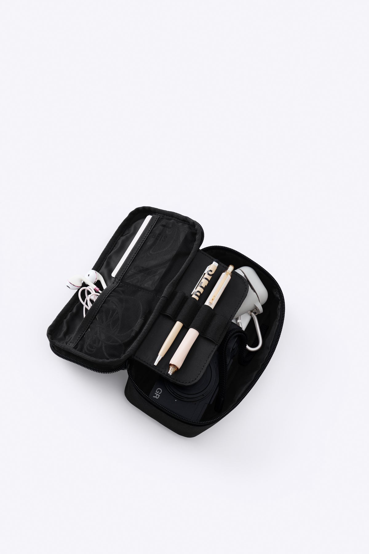 BÉIS 'The Tech Organizer' in Black - Travel Tech Organizer Bag