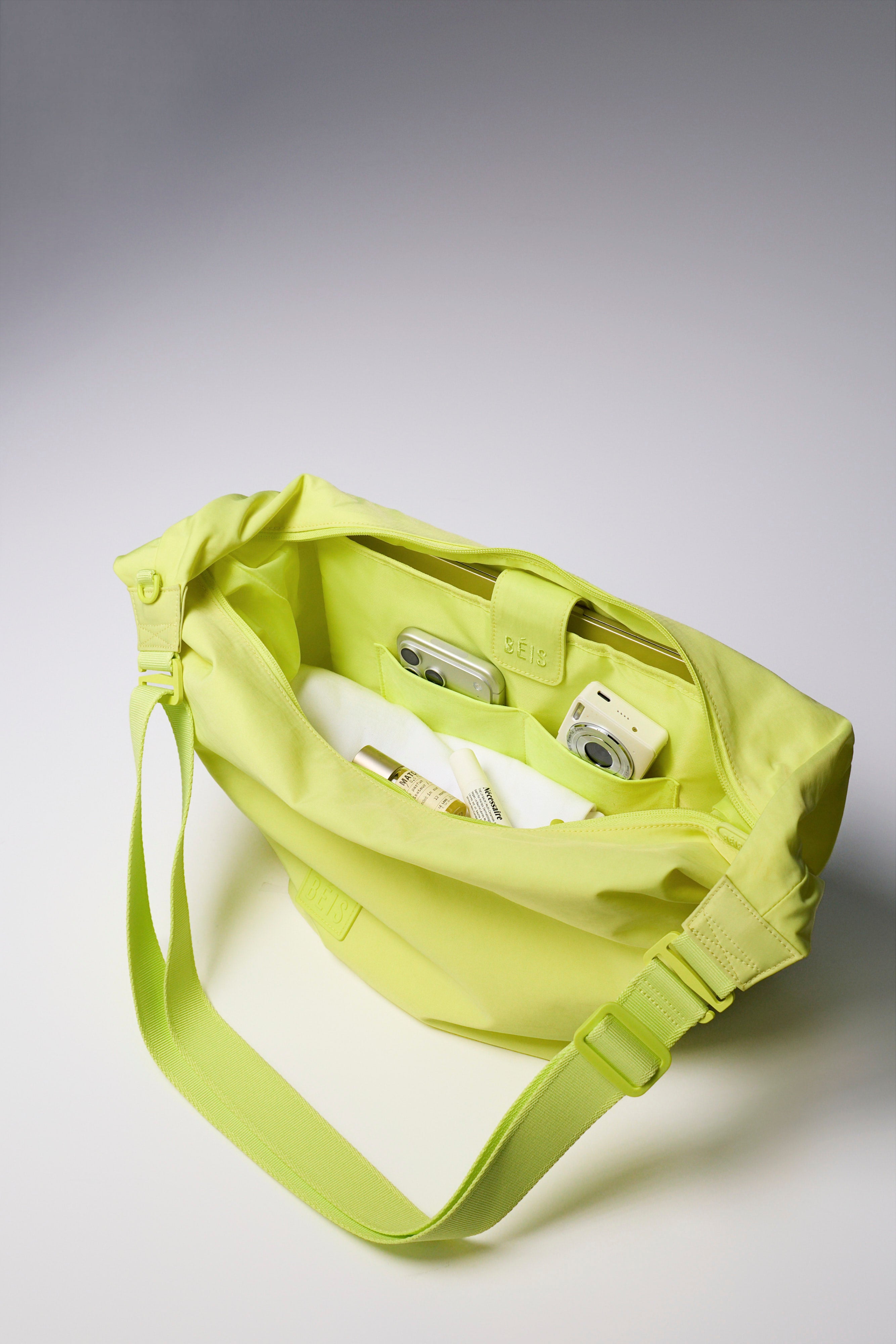 BLESSU バック BÉIS 'The Crescent Catchall' in Limone - Neon Crescent Crossbody