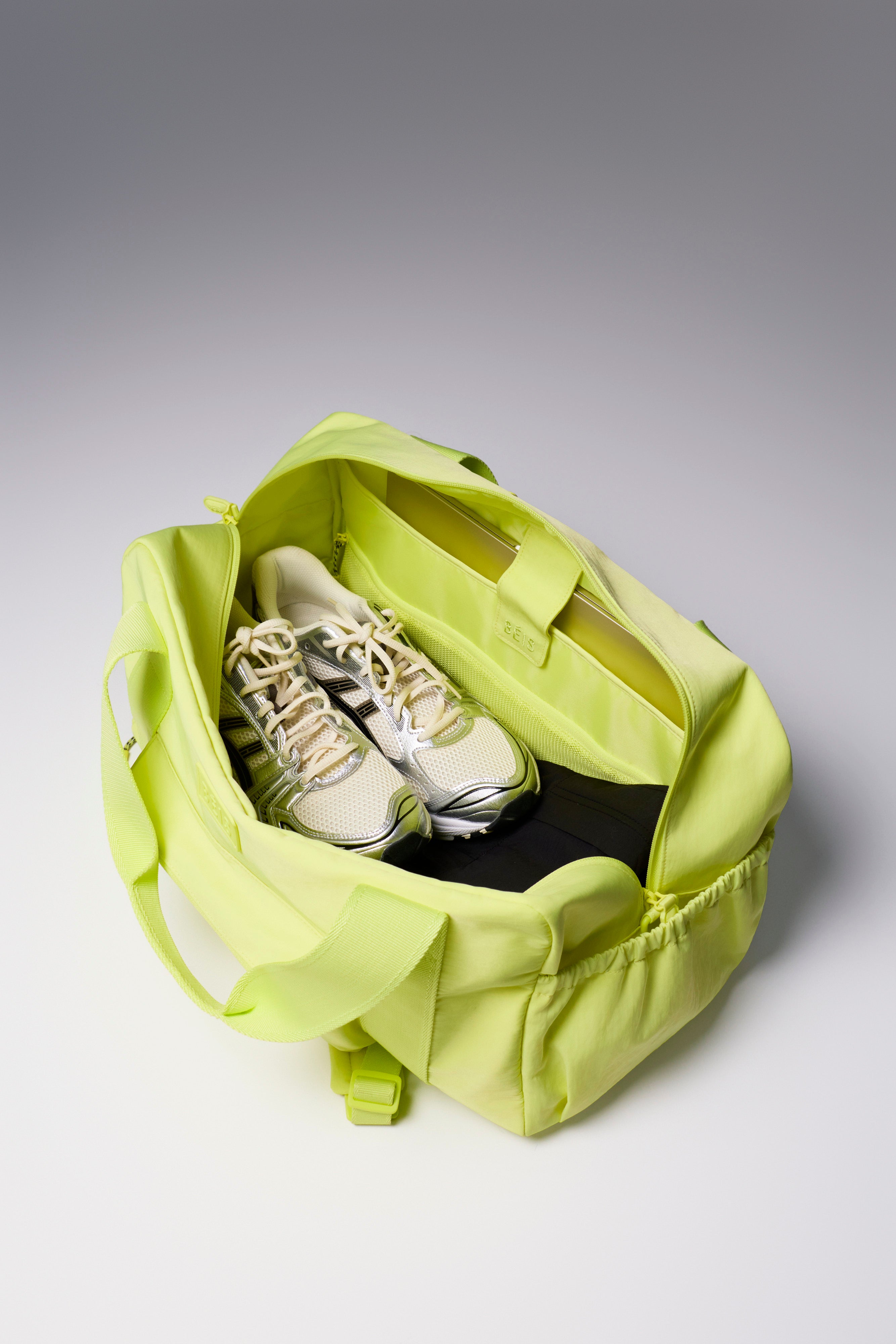 BÉIS 'The Sport Duffle Backpack' in Limone - Neon Gym Duffle Backpack