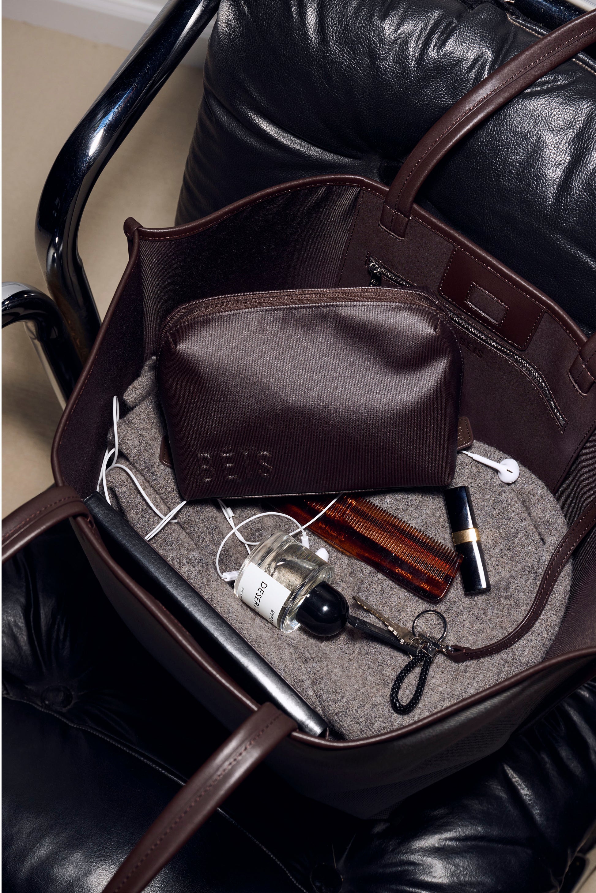 BEIS The Small Cosmetic Pouch in Espresso