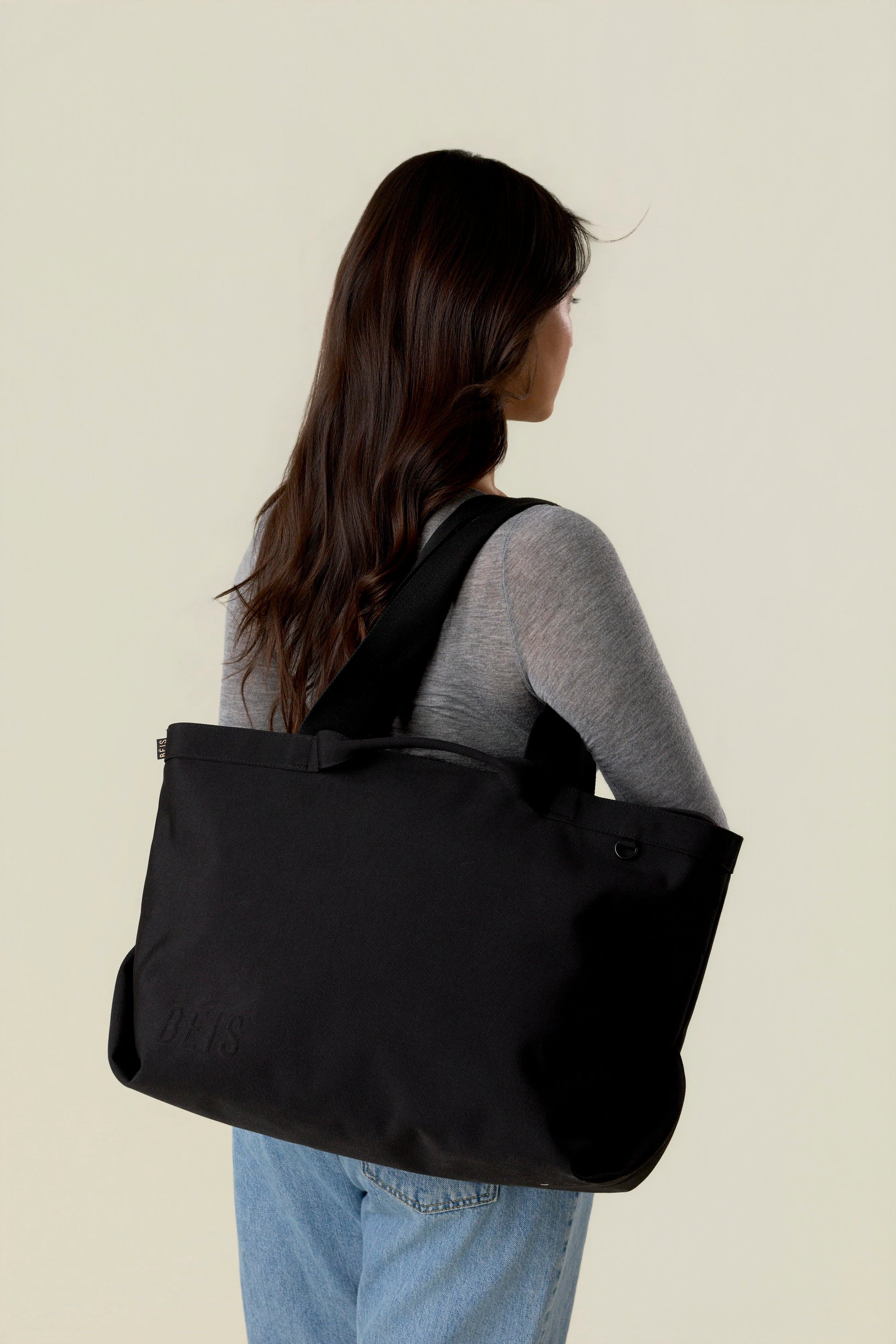 black nylon travel tote bag Quilted with Removable Strap Our zip BEIS The Travel Tote in