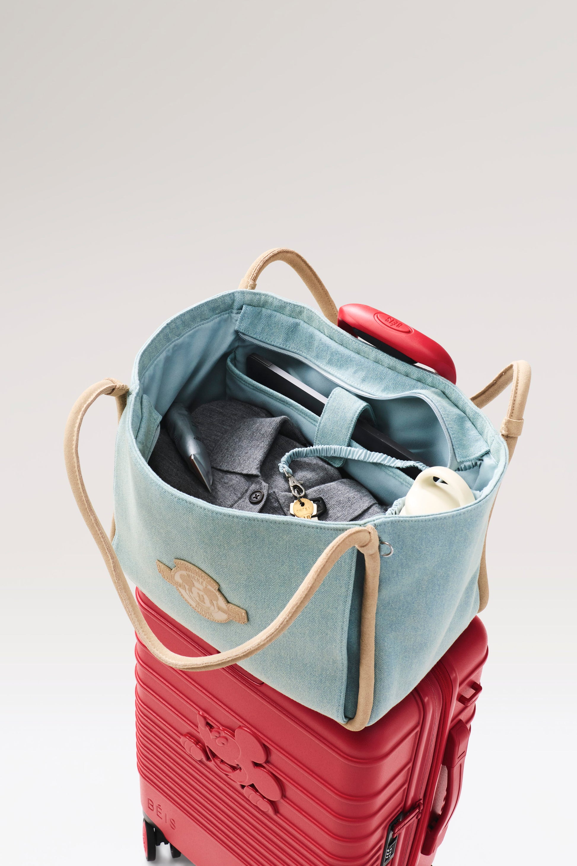 BÉIS 'The Disney Tote Bag' in Blue Jeans