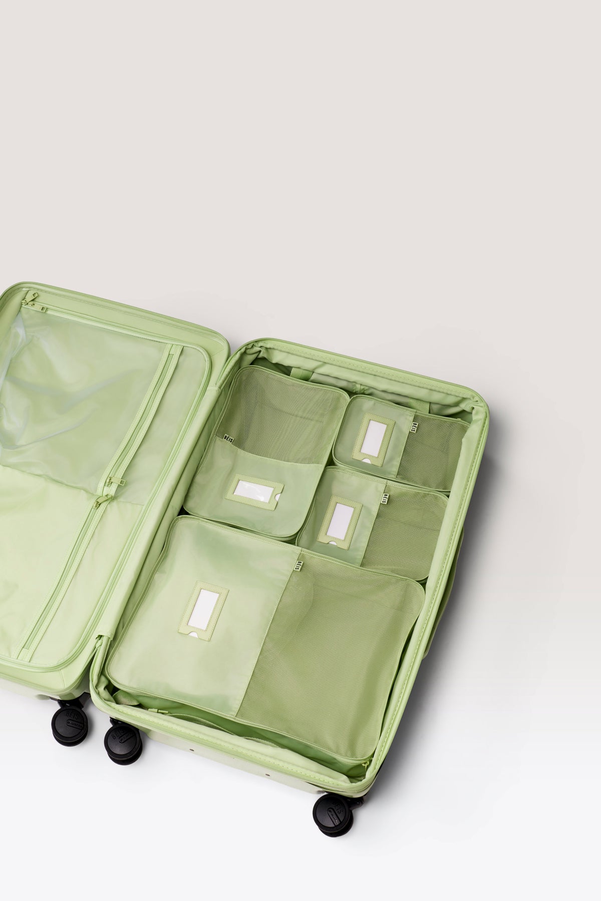 The Packing Cube Medium in Mint