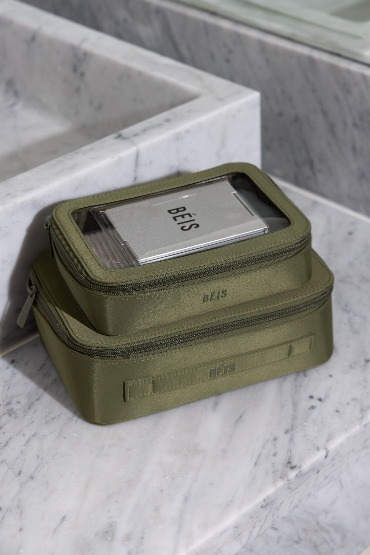 BÉIS 'The In Flight Cosmetic Set' in Olive - Olive Green Carry On ...