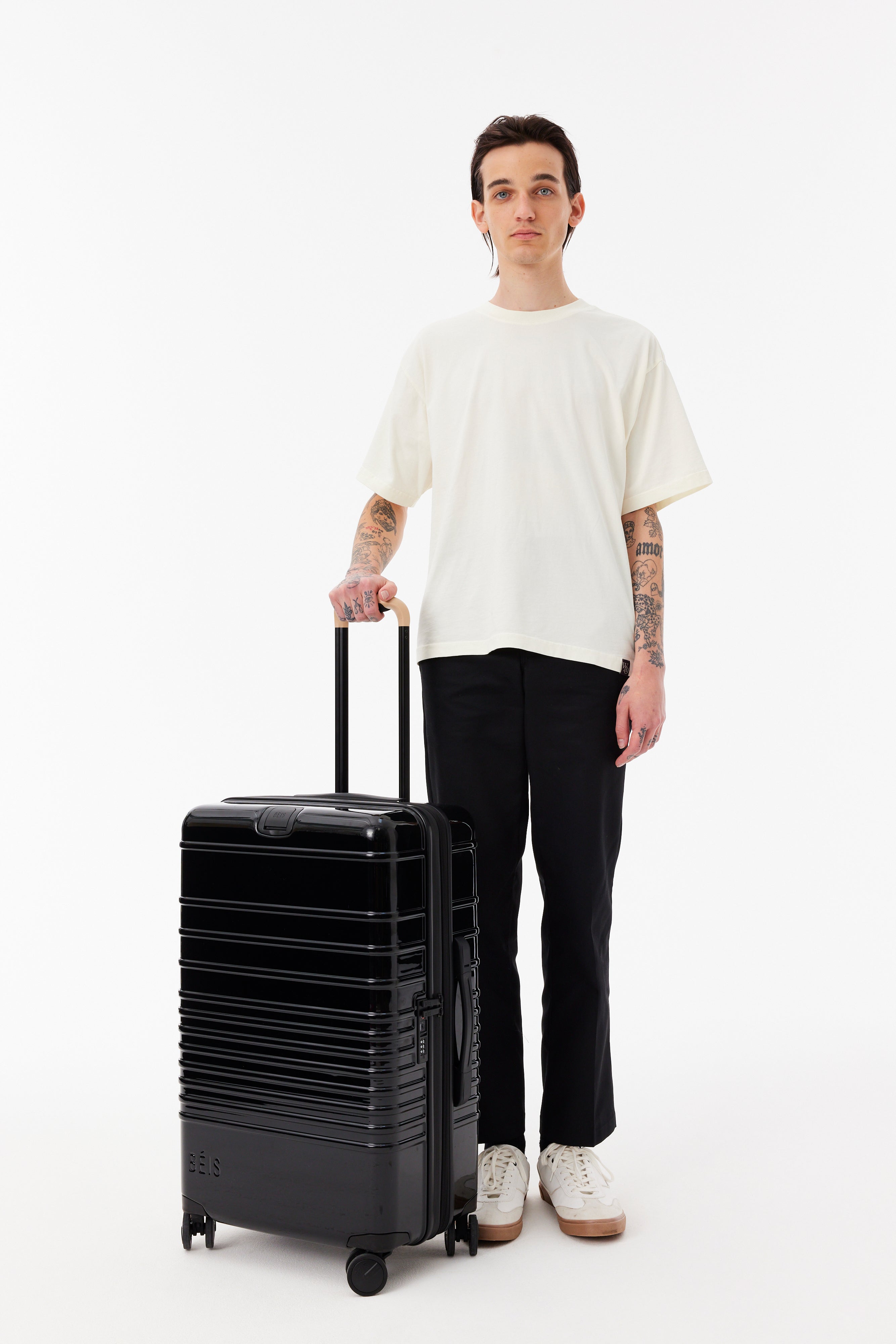 BÉIS 'The Medium Check-in Roller'' in Glossy Black - High Gloss 26 ...