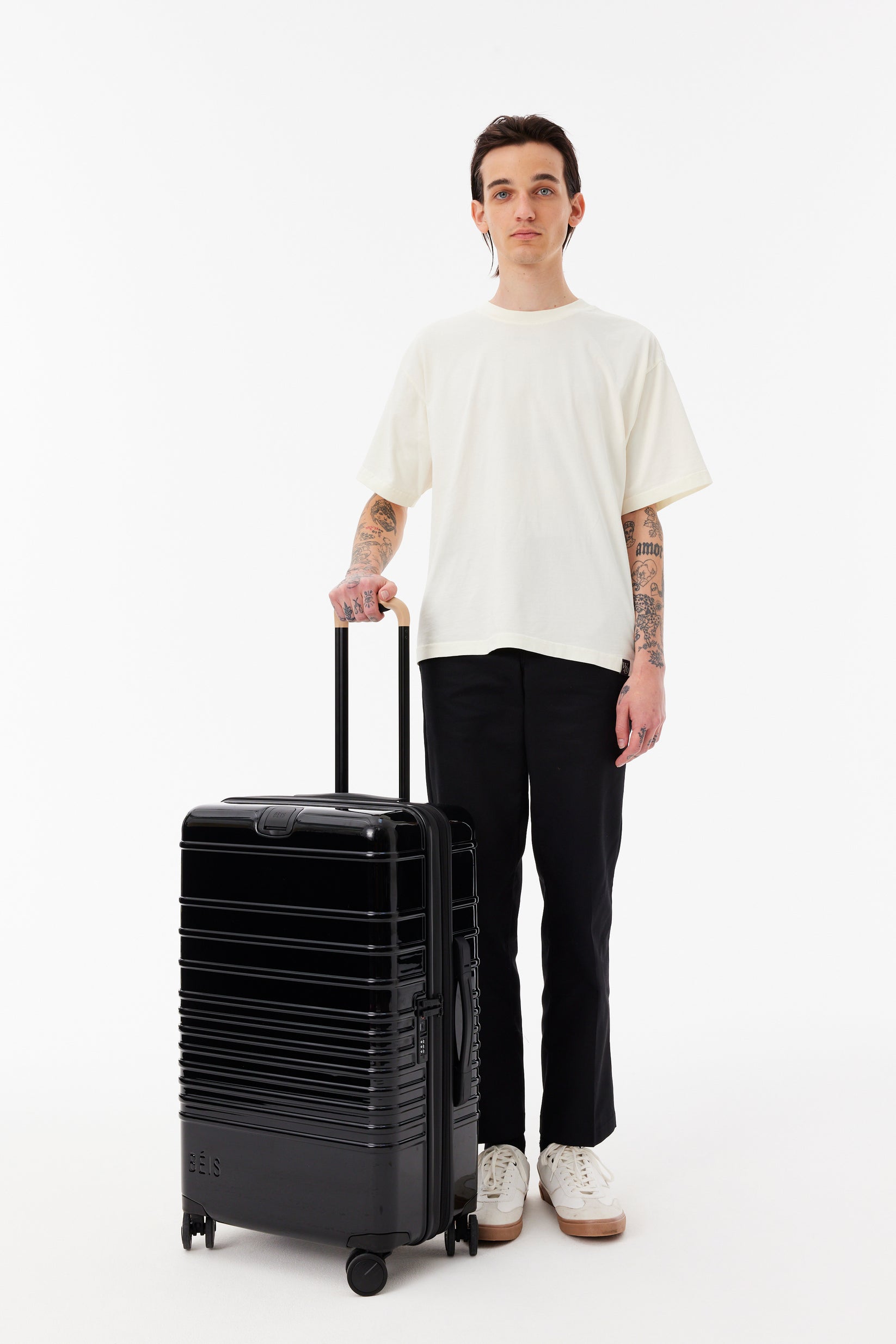 BÉIS 'The Medium Check-in Roller'' in Glossy Black - High Gloss 26 ...