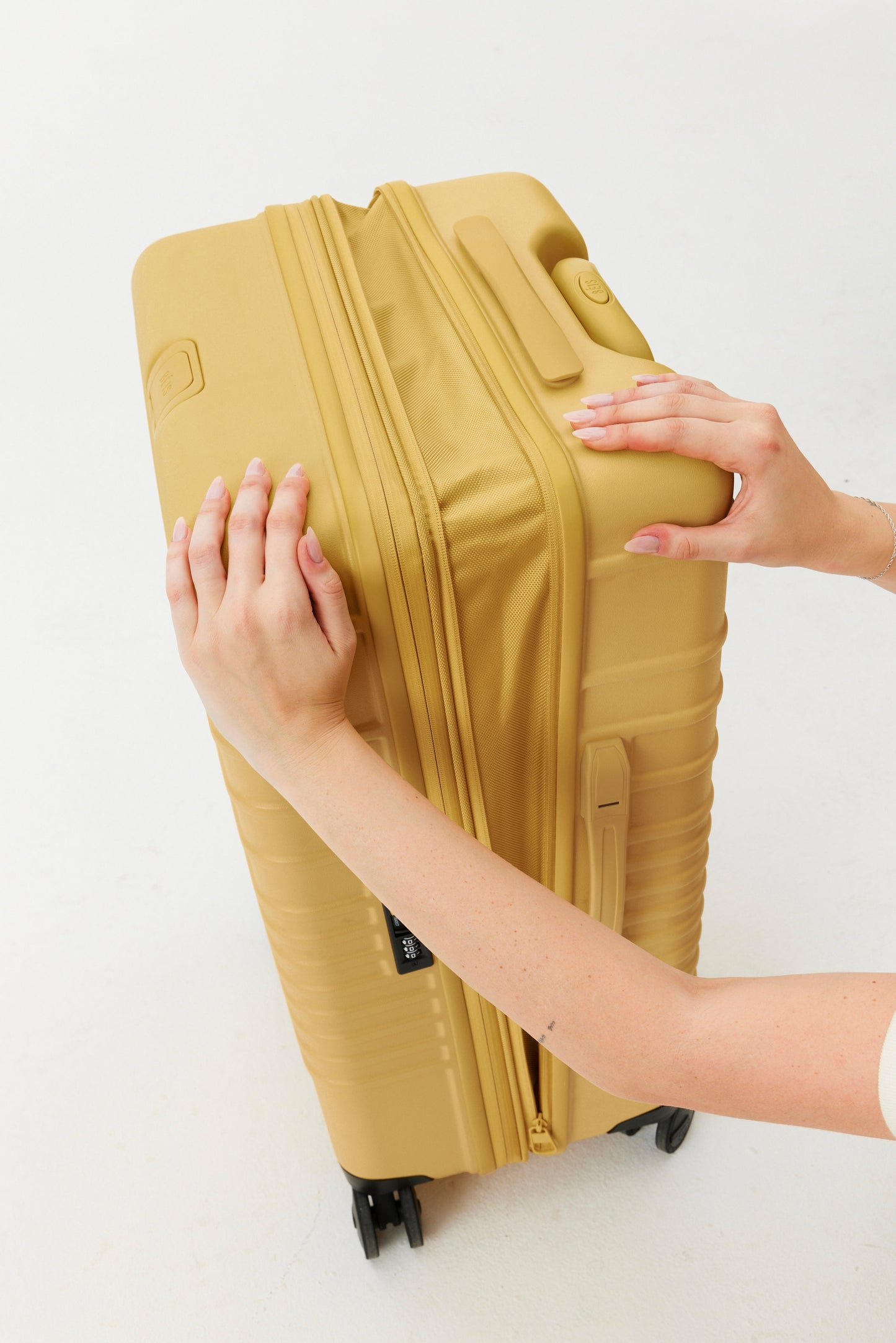 Resale The Carry-On Roller in Honey