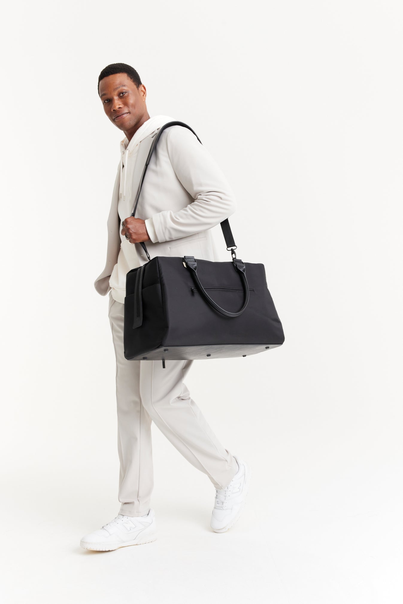 BÉIS 'The Commuter Duffle' In Black - Black Duffle Bag & Overnight Bag