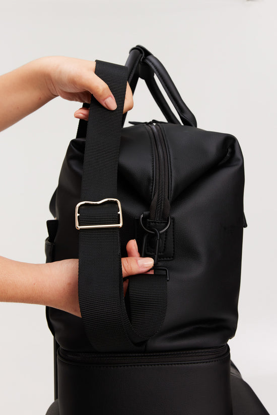 BÉIS 'The Premium Weekender' in Black - Black Cactus Leather Weekender ...