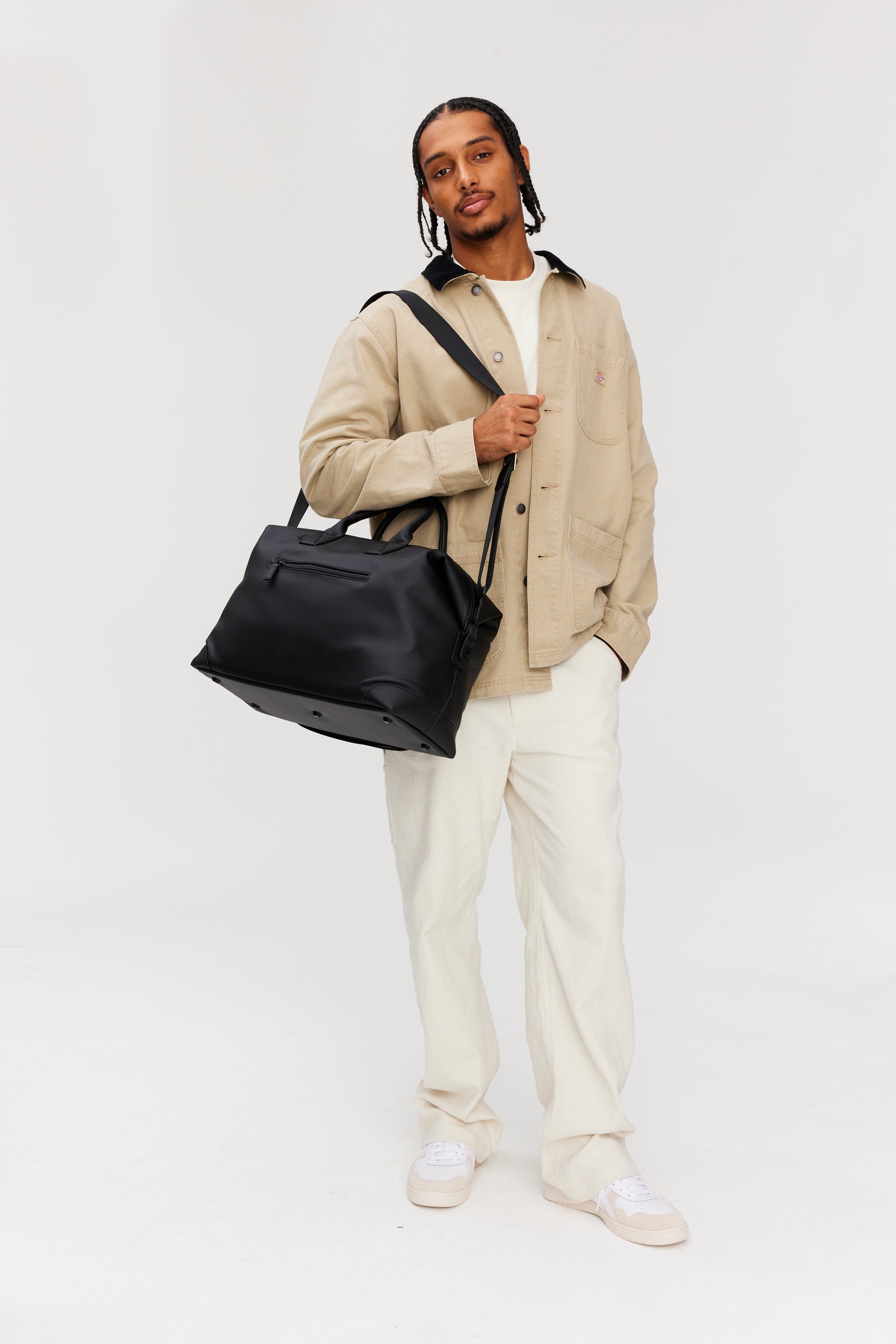 BÉIS 'The Premium Duffle' in Black - Black Vegan Leather Duffle Bag ...