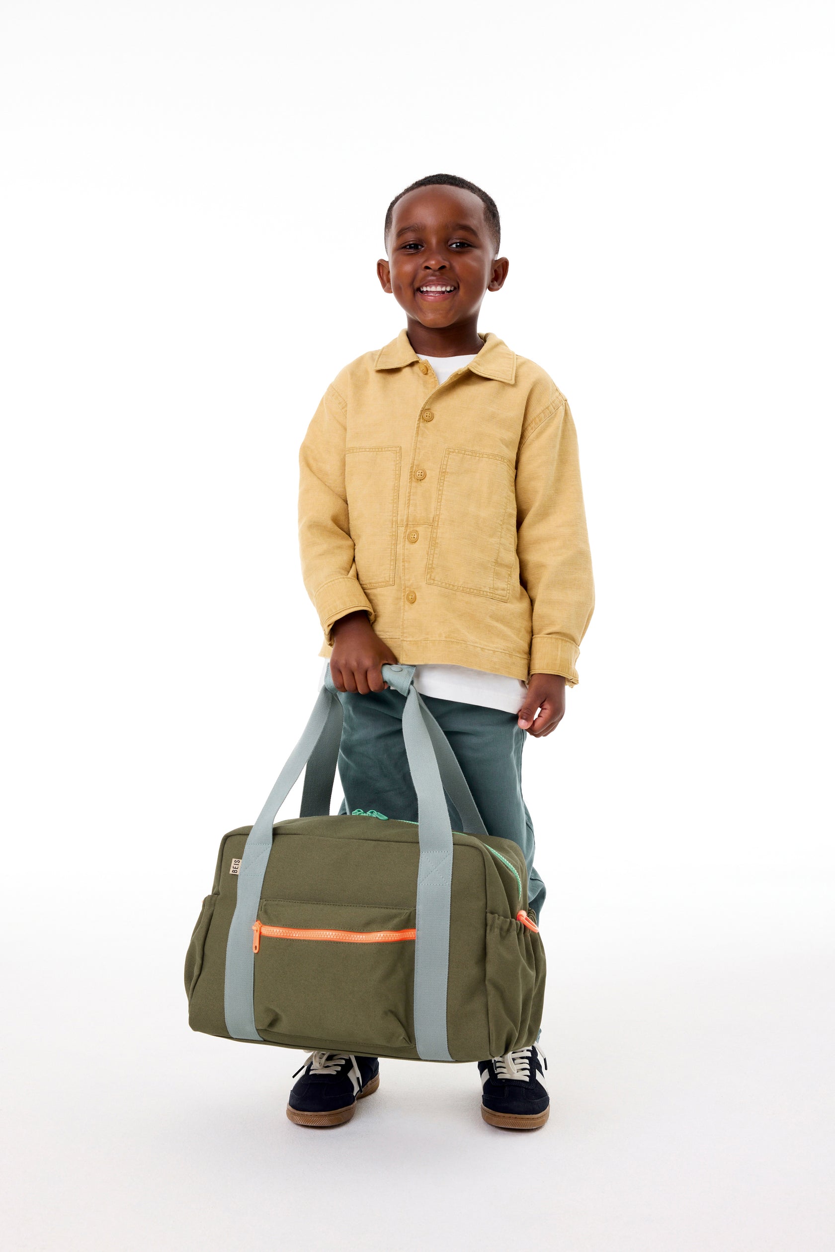 BÉIS 'The Kids Duffle' in Olive - Kids Travel Duffle Bag & Sleepover ...