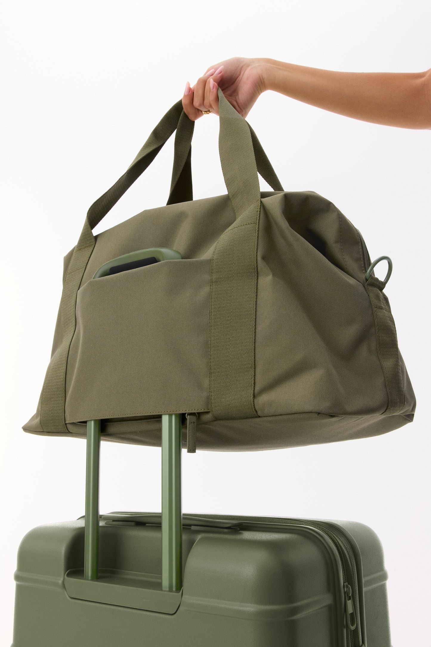 The BÉISics Duffle in Olive