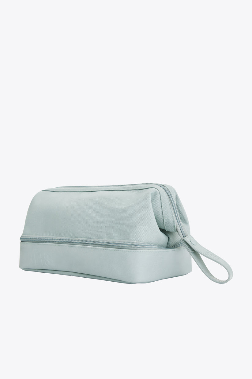 BÉIS 'The Dopp Kit' In Slate - Travel Toiletry Bag In Slate Blue