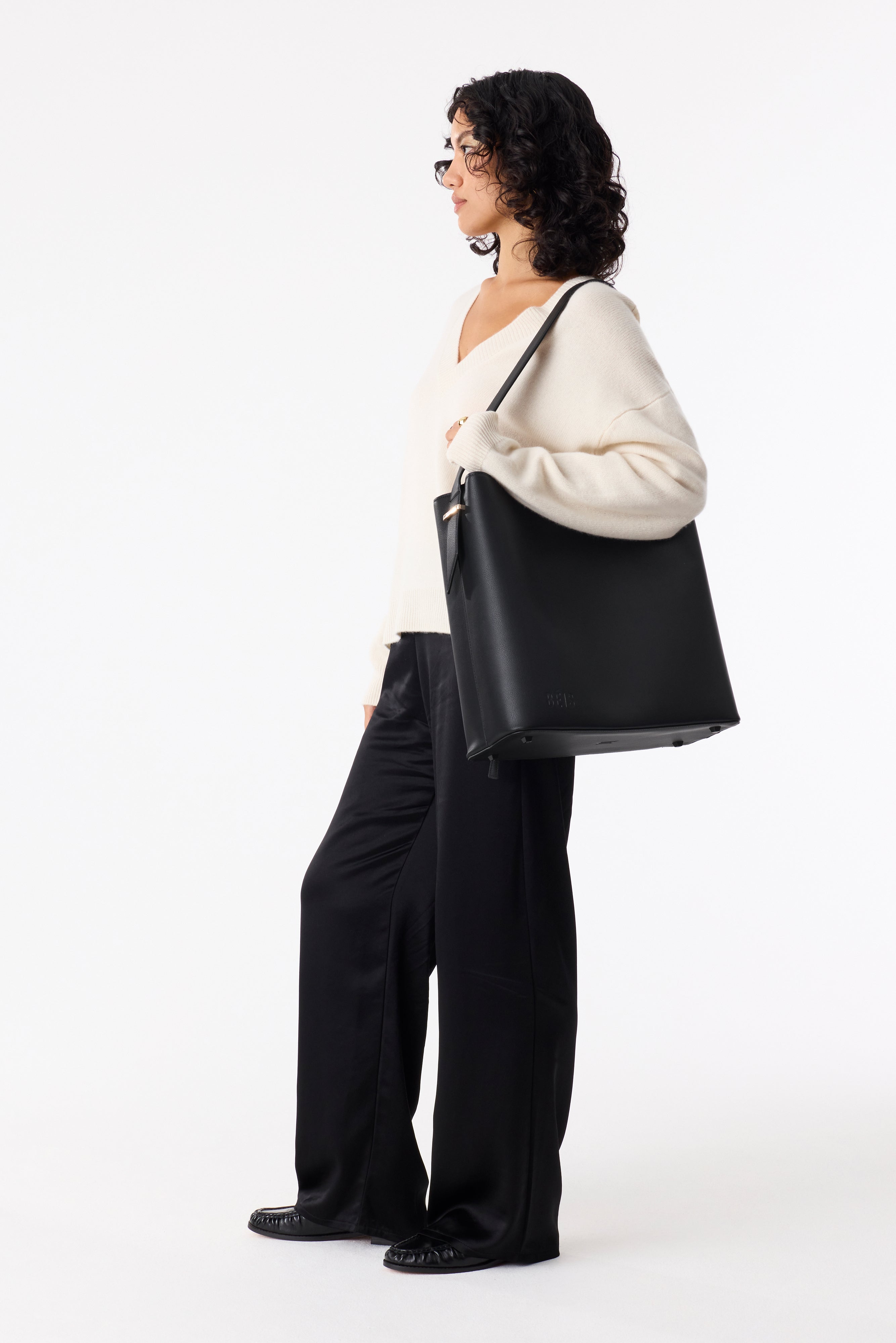 お洒落♪ 機能性抜群!! 人気商品 ◆BEIS◆ The Wicked Tote BÉIS 'The Wicked Tote' in Black - Sleek Black Tote Bag for