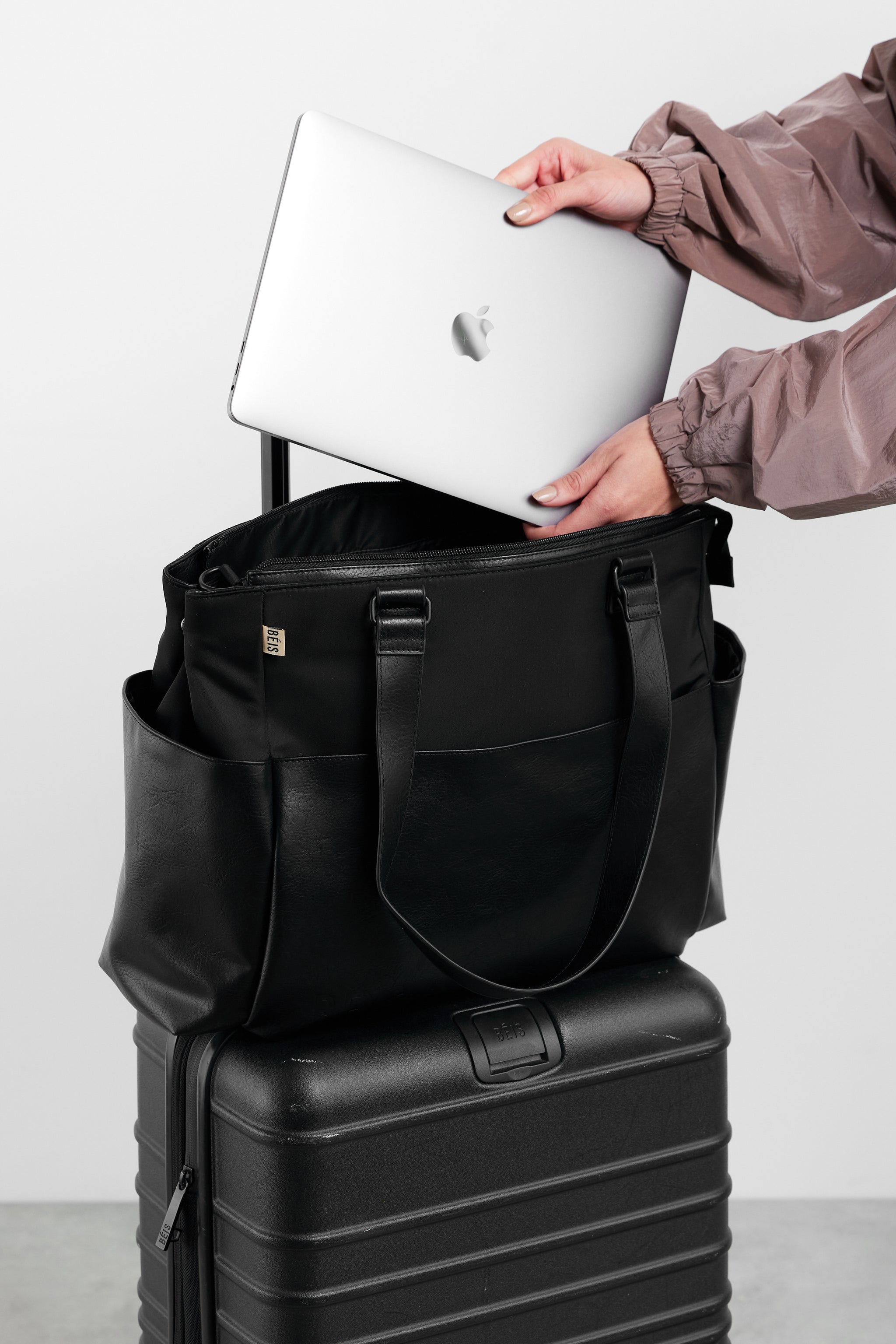 BÉIS 'The Diaper Bag' in Black Fashionable Diaper Bag & Diaper Tote Bag