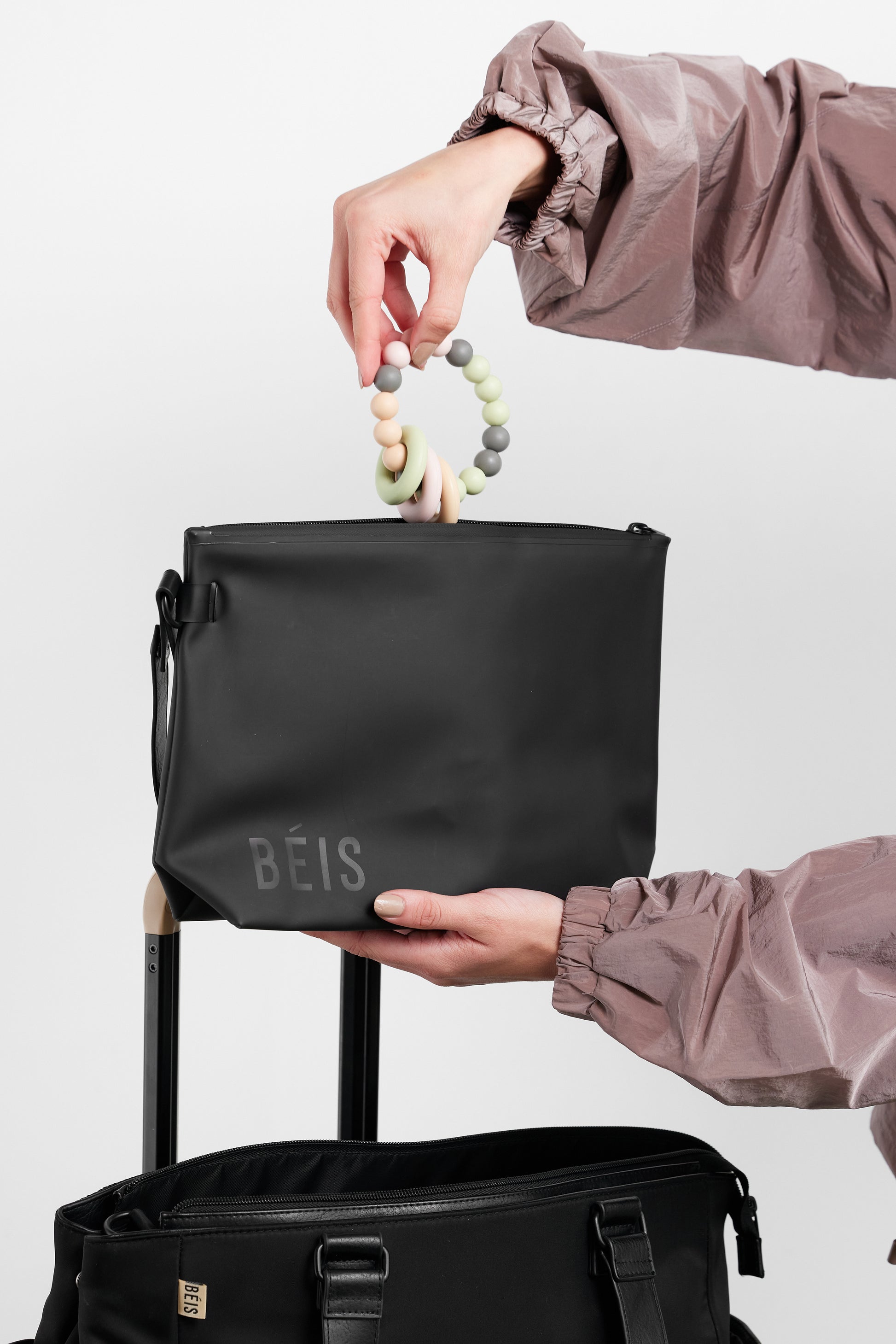 BÉIS 'The Tote Insert' in Black - Diaper Bag Insert & Organizer