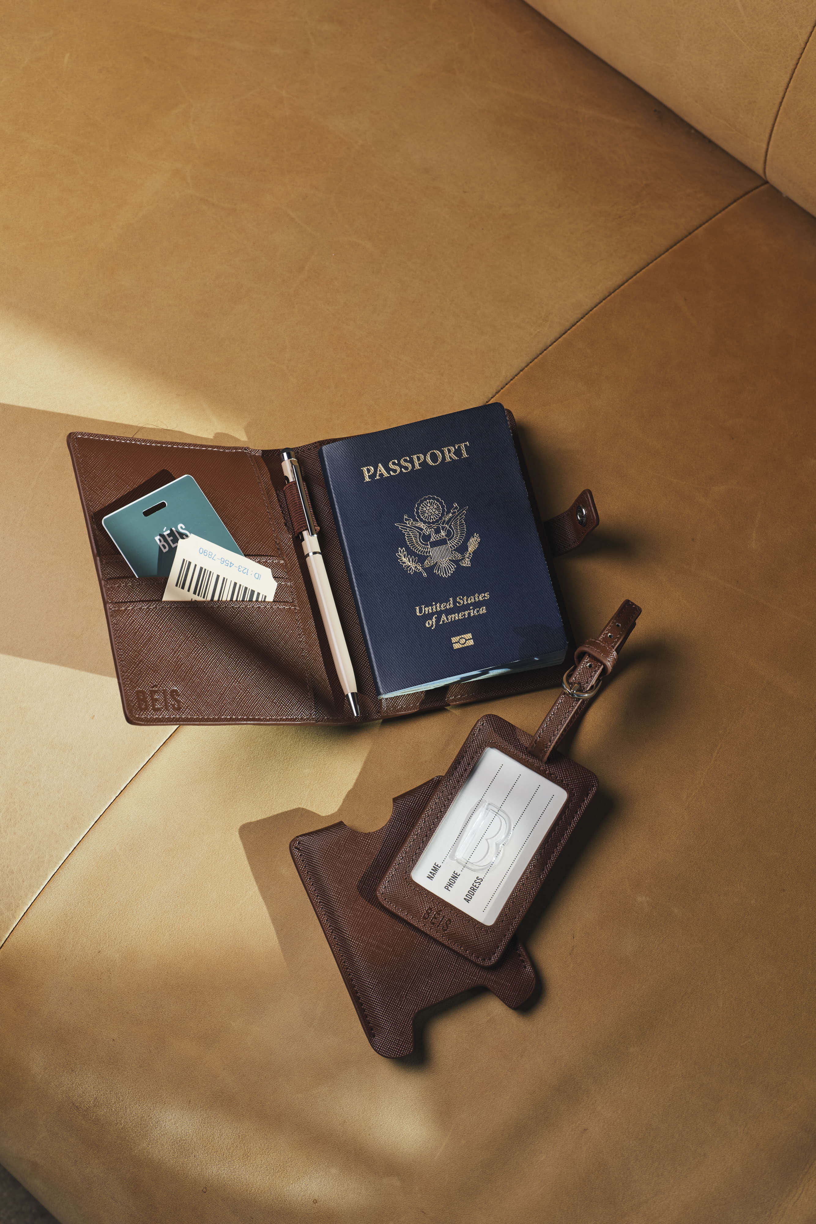 BÉIS 'The Passport Luggage Tag Set' in Black - Passport Holder