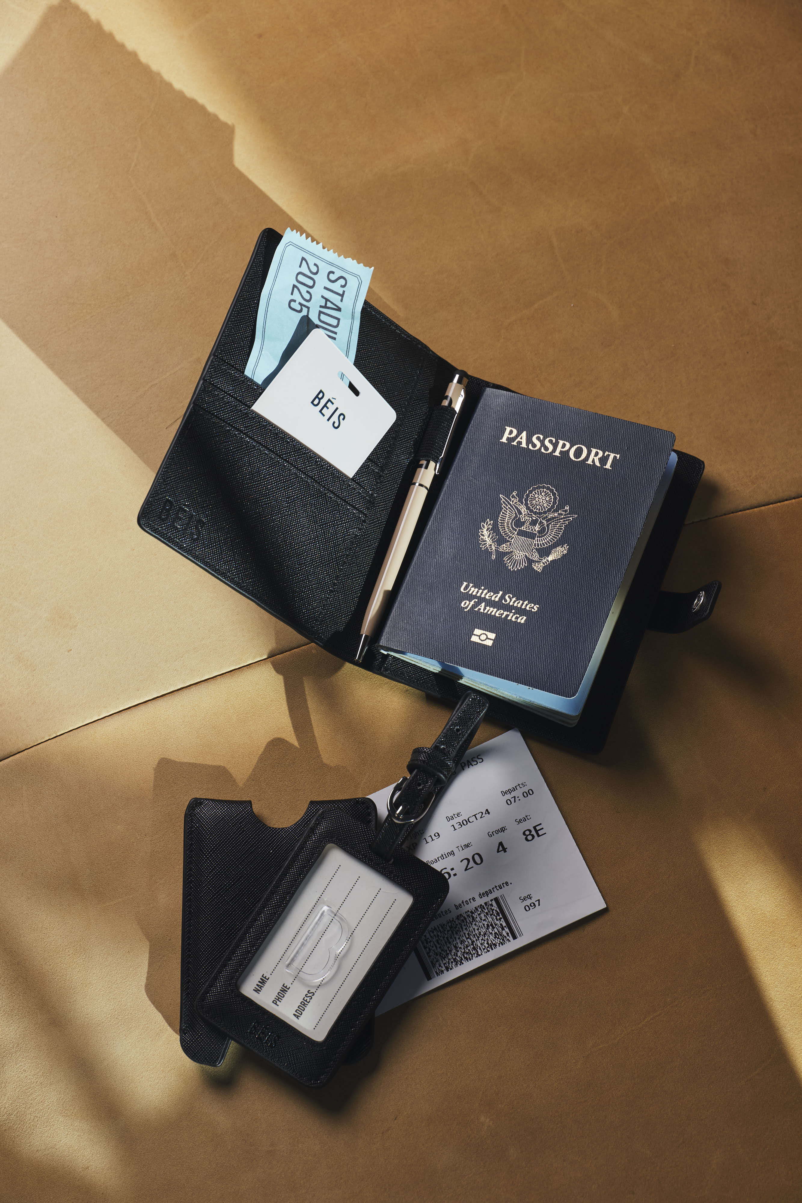 BÉIS 'The Passport Luggage Tag Set' in Black - Passport Holder