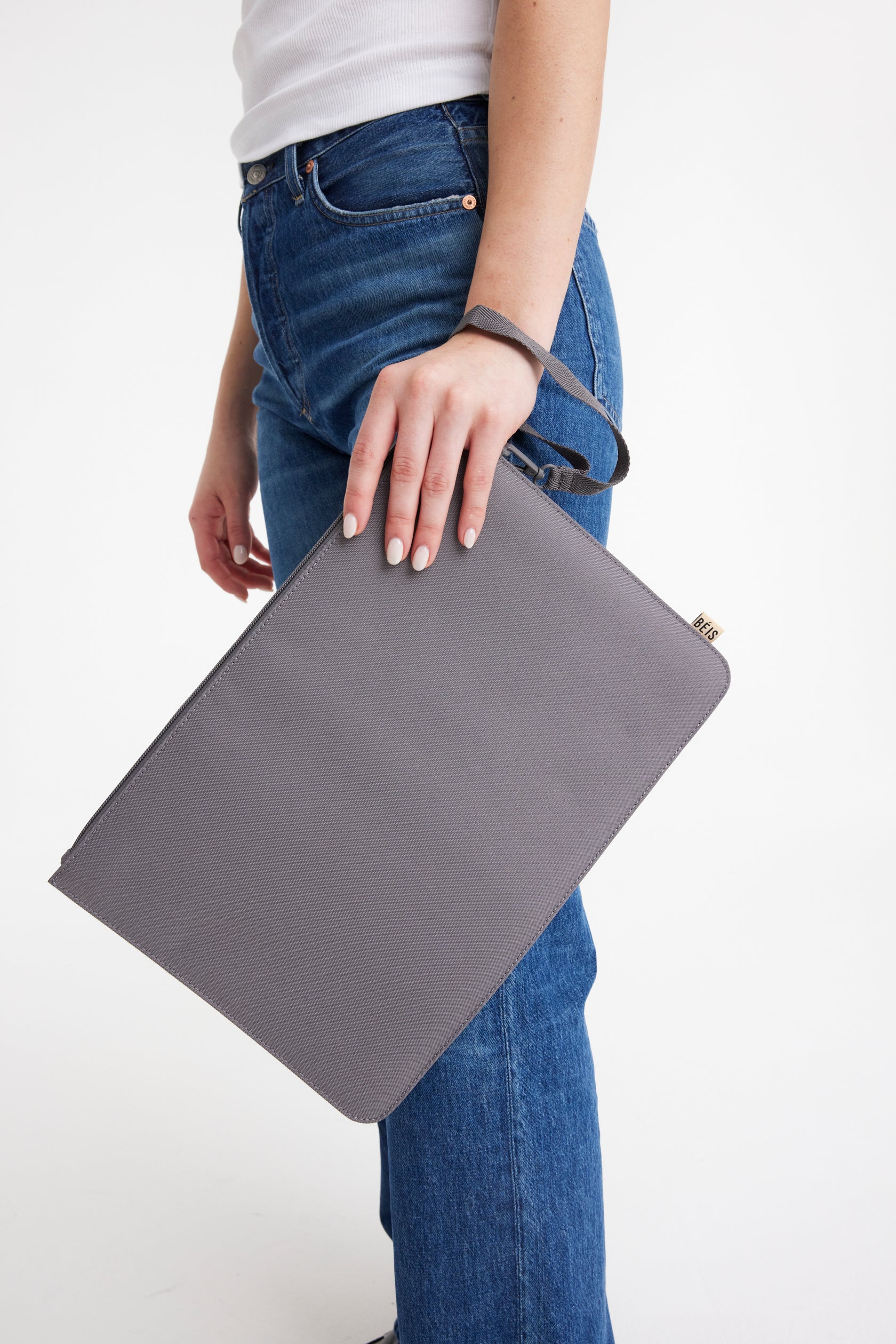 BÉIS 'The BEISICS Laptop Pouch' in Grey Padded Laptop Sleeve in Grey