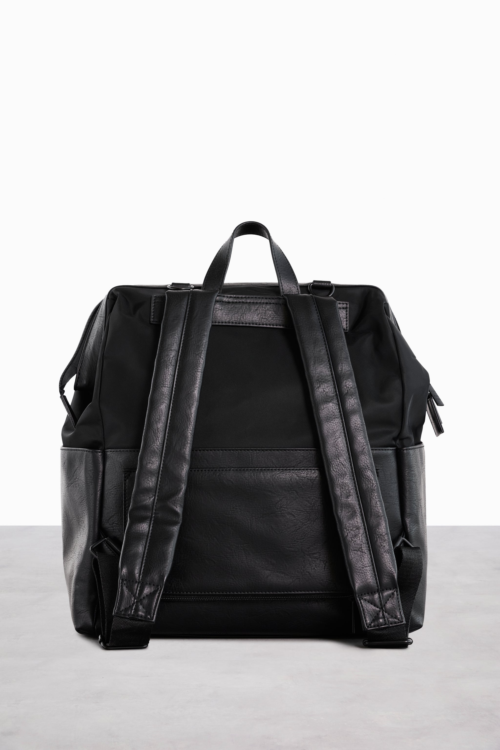 BÉIS 'The Diaper Backpack' in Black - Black Diaper Bag & Diaper Backpack