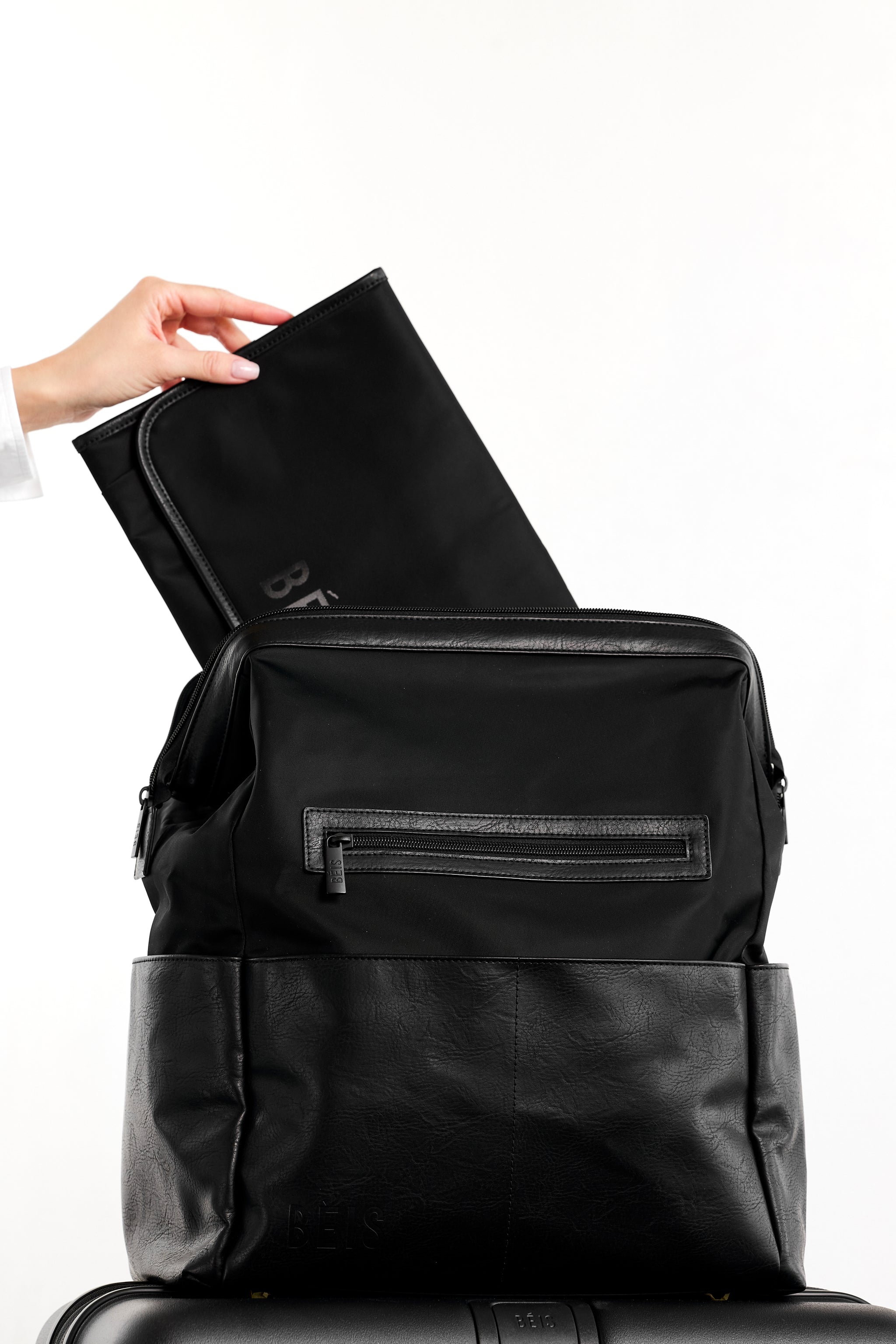 BÉIS 'The Diaper Backpack' in Black - Black Diaper Bag & Diaper Backpack