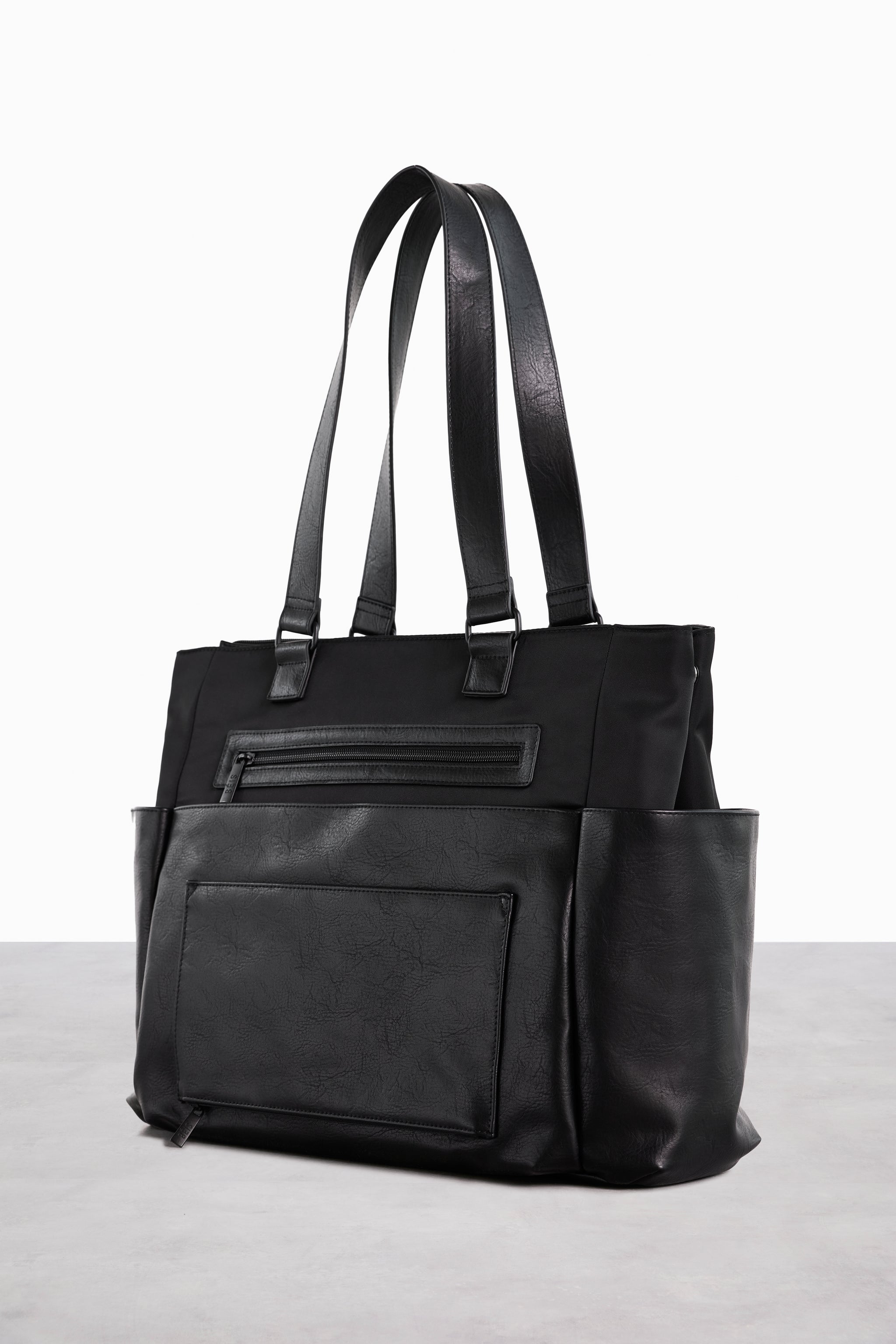 Béis 'The Diaper Bag' in Black - Fashionable Diaper Bag & Diaper Tote Bag