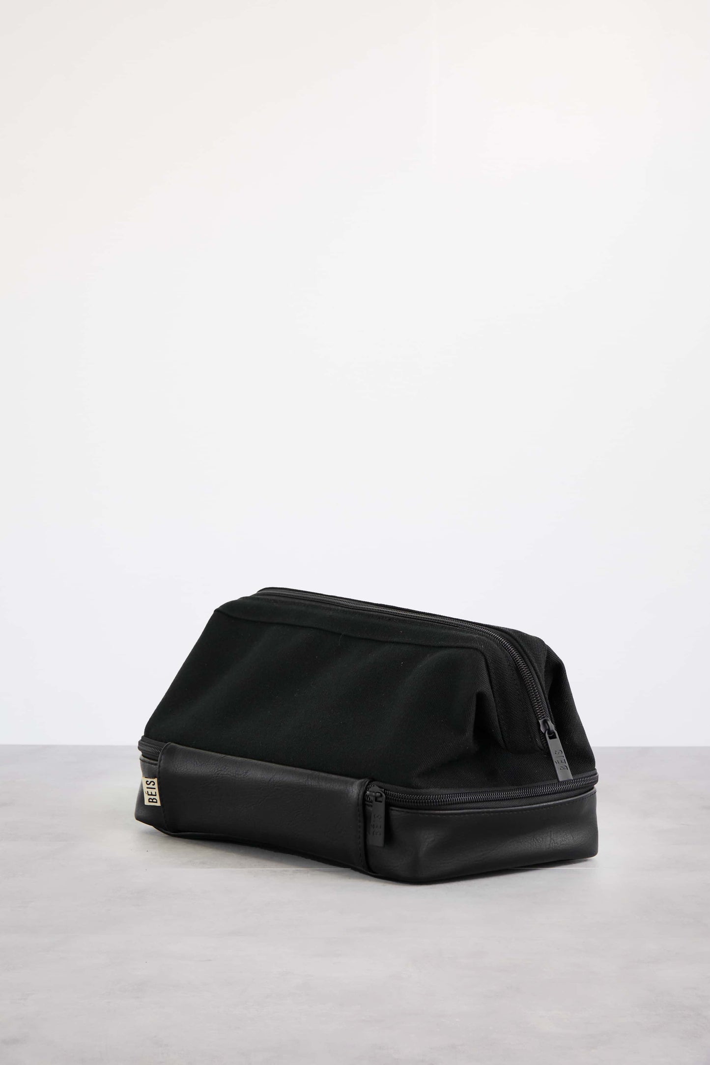 Resale The Dopp Kit in Black