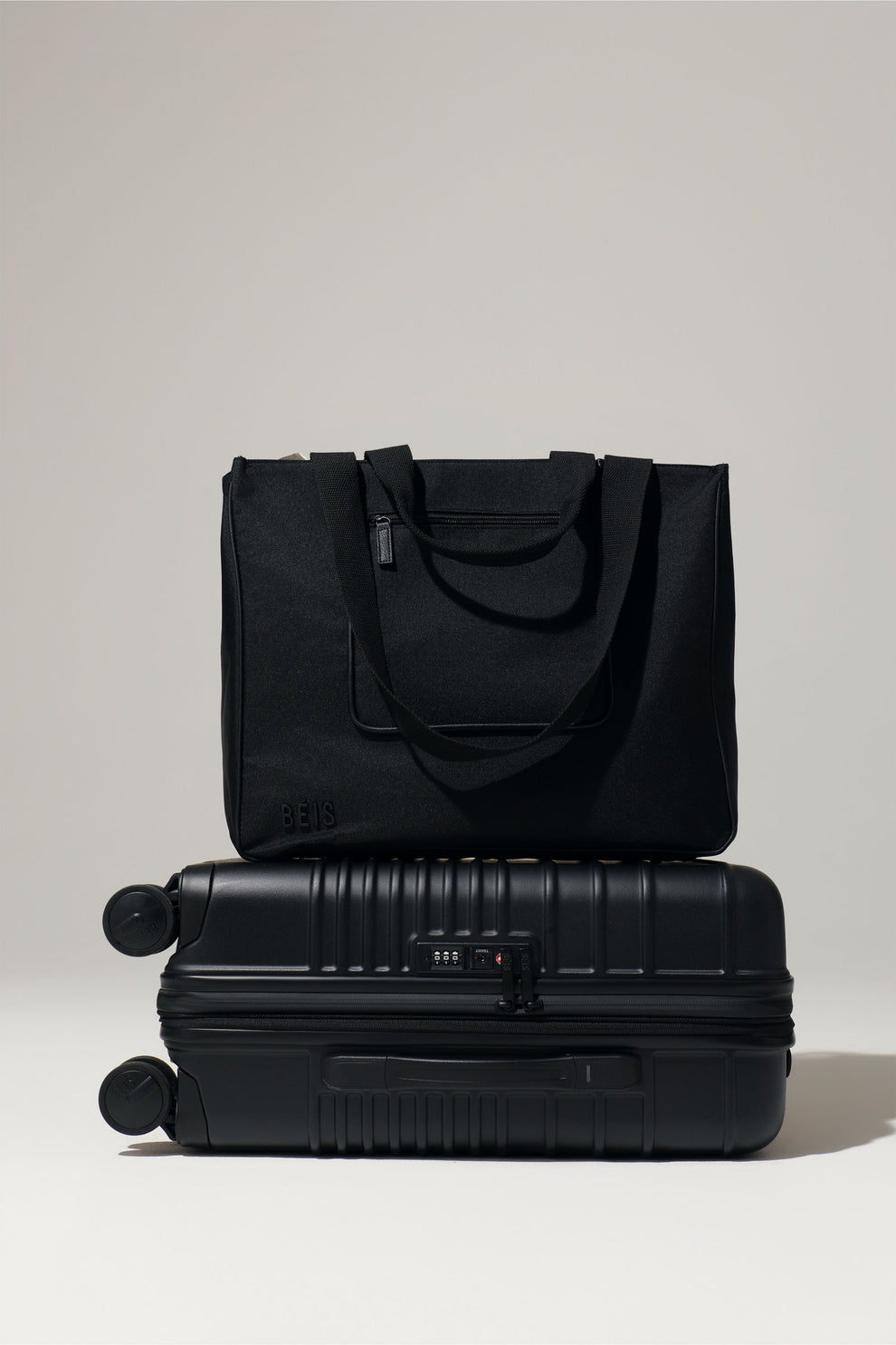 BÉIS 'The Tote Travel Set' in Black - 21