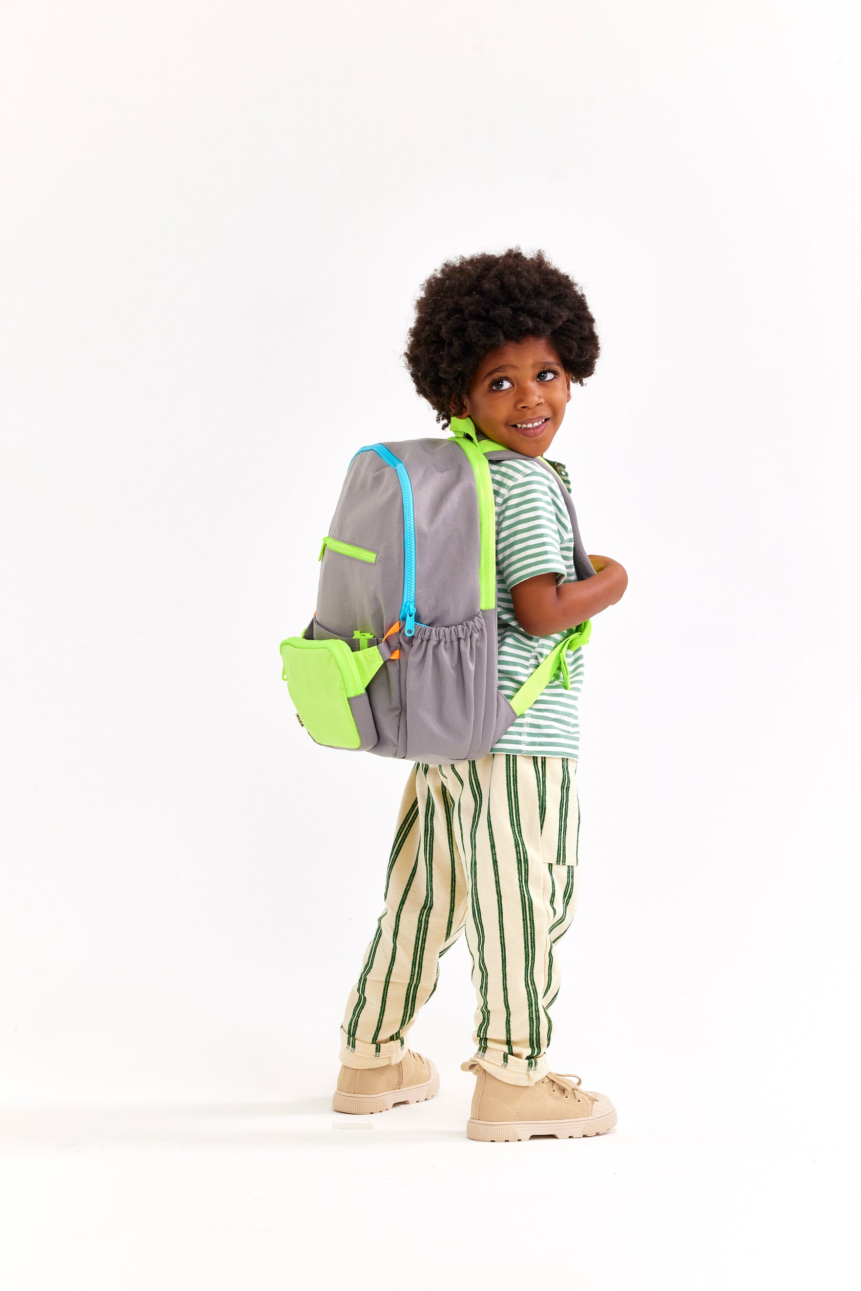 BÉIS 'The Kids Backpack' in Grey - Cool Travel Backpacks For Kids In Grey
