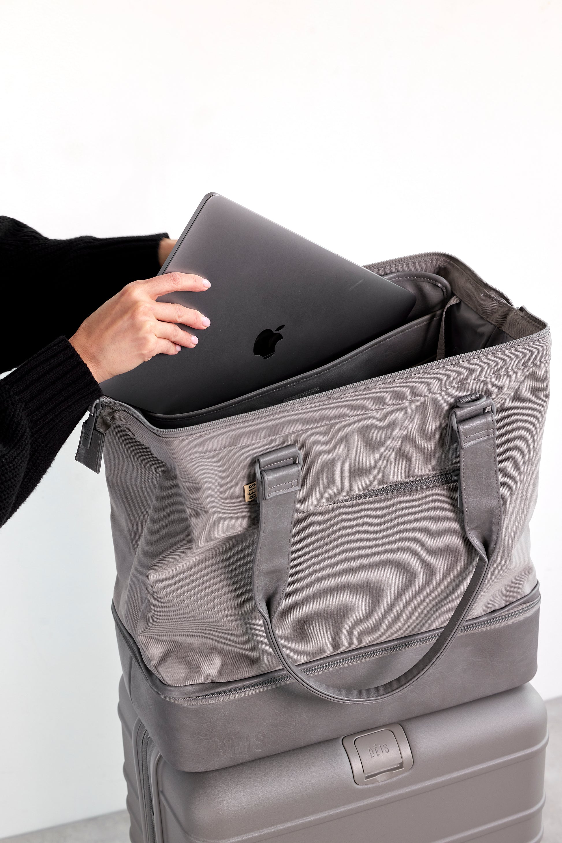 Béis The Mini Weekend Travel Bag in Gray