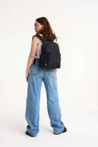 The BÉISics Backpack on model