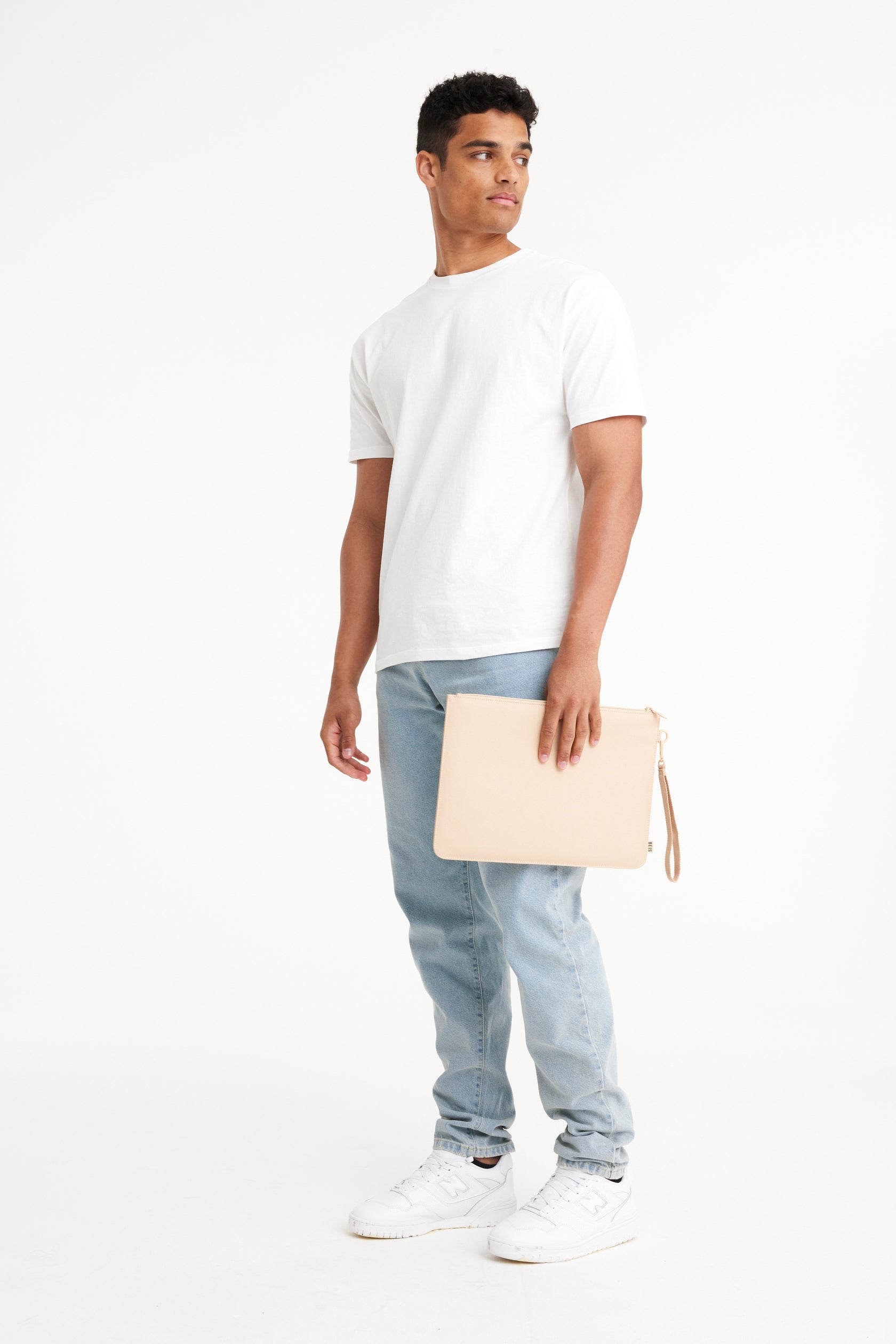 BÉIS 'The BEISICS Laptop Pouch' in Beige - Padded Laptop Sleeve in Beige