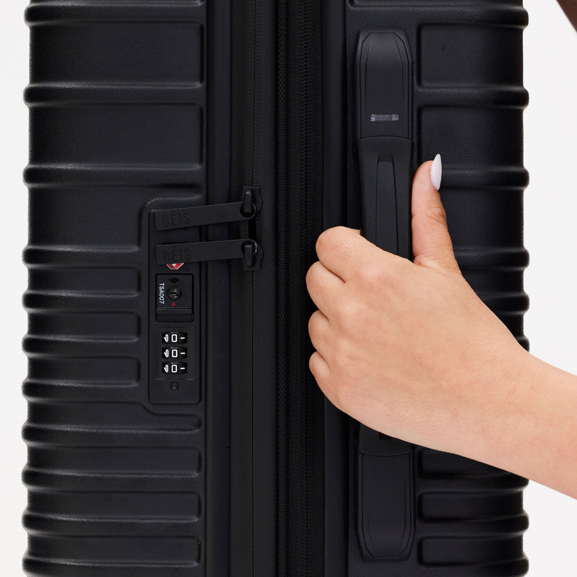 BÉIS 'The Large CheckIn Roller' in Atlas Pink 29 inch Check in Pink