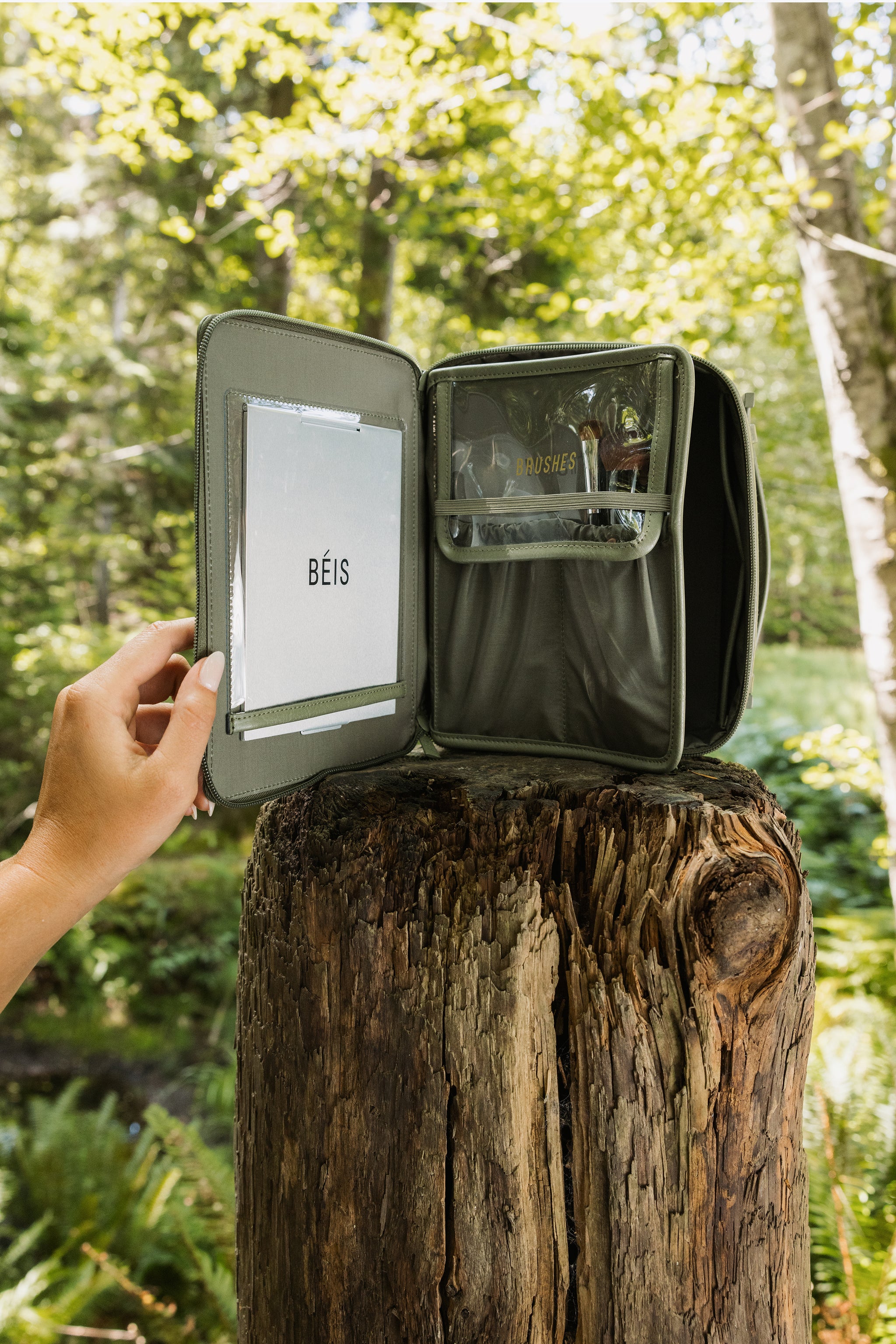 BÉIS 'The Cosmetic Case' in Olive Olive Green Makeup & Cosmetic Bag