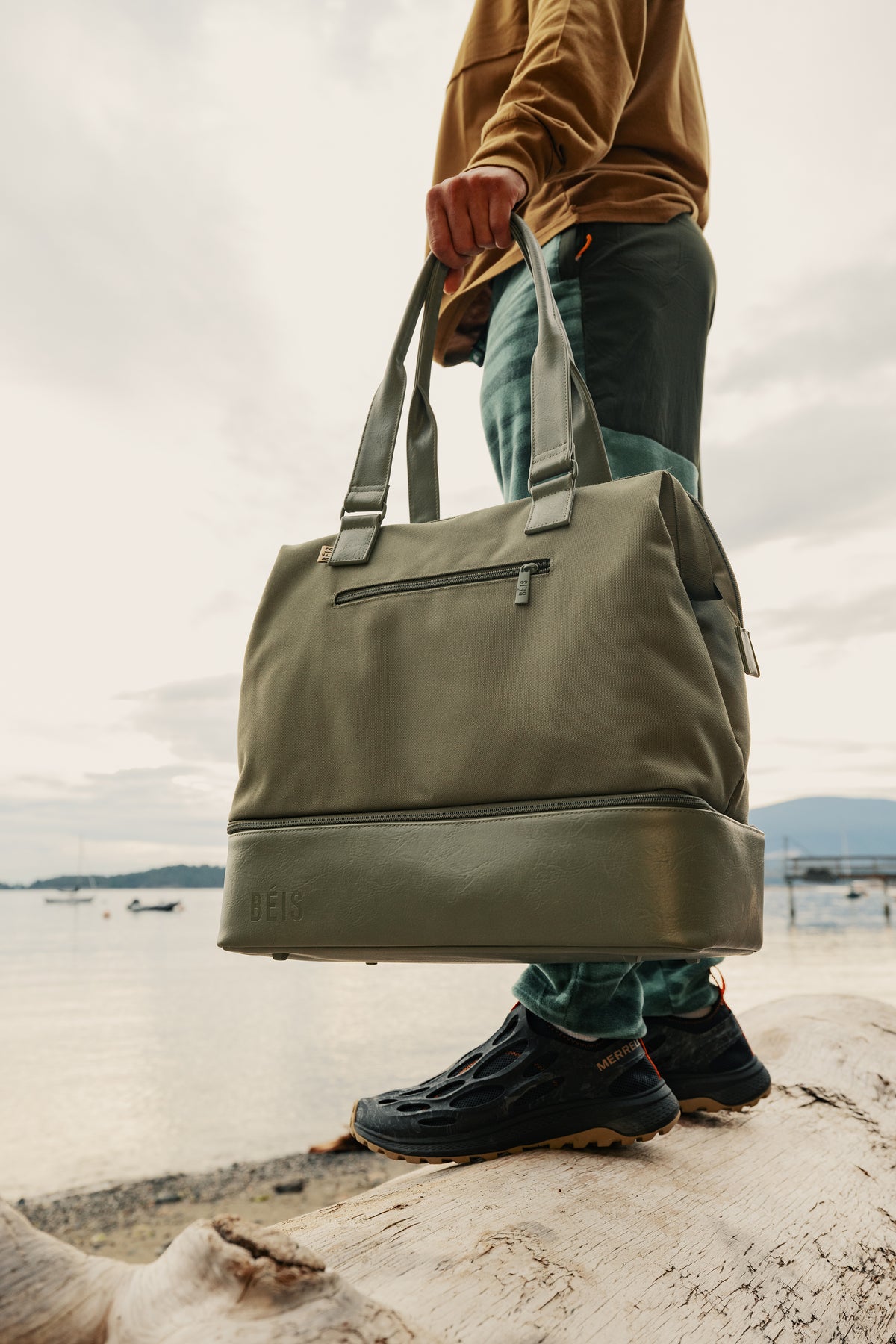 BÉIS 'The Mini Weekender' in Olive - Small Olive Green Duffle & Weekend Bag